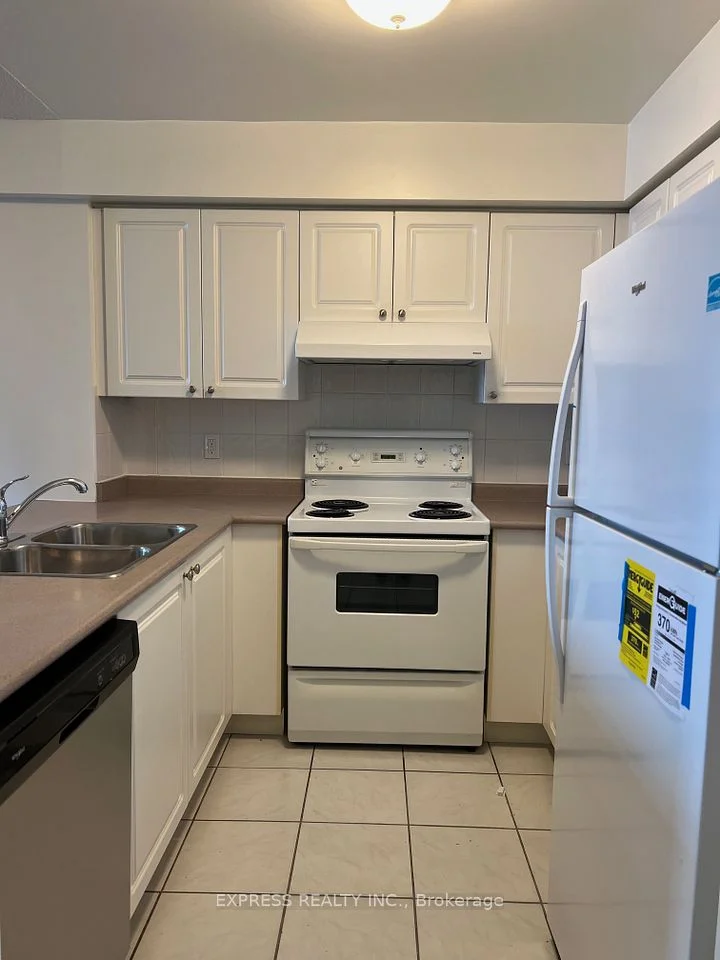 8 Hillcrest Avenue 1918, Toronto C14, ON M2N 6Y6
