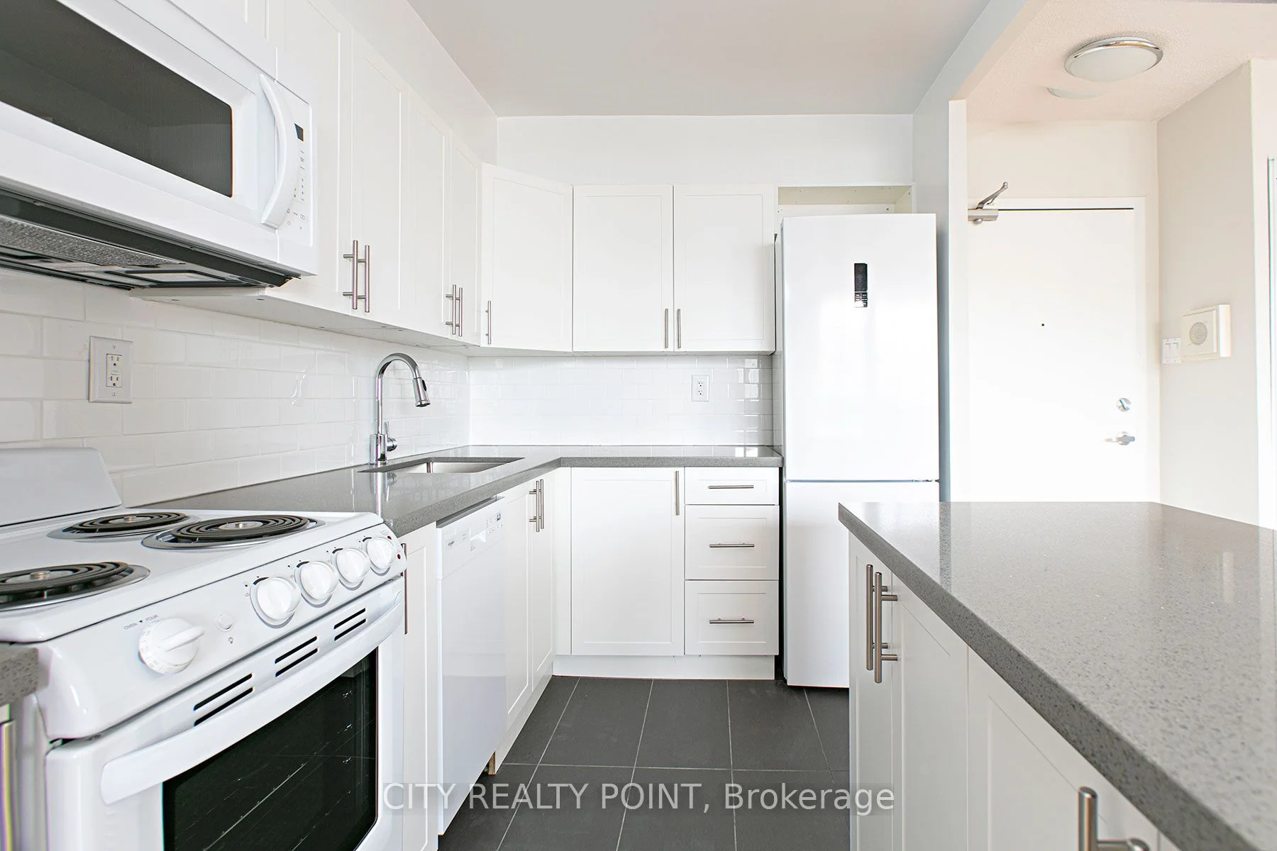 666 Spadina Avenue 2406, Toronto C01, On M5s 2h8