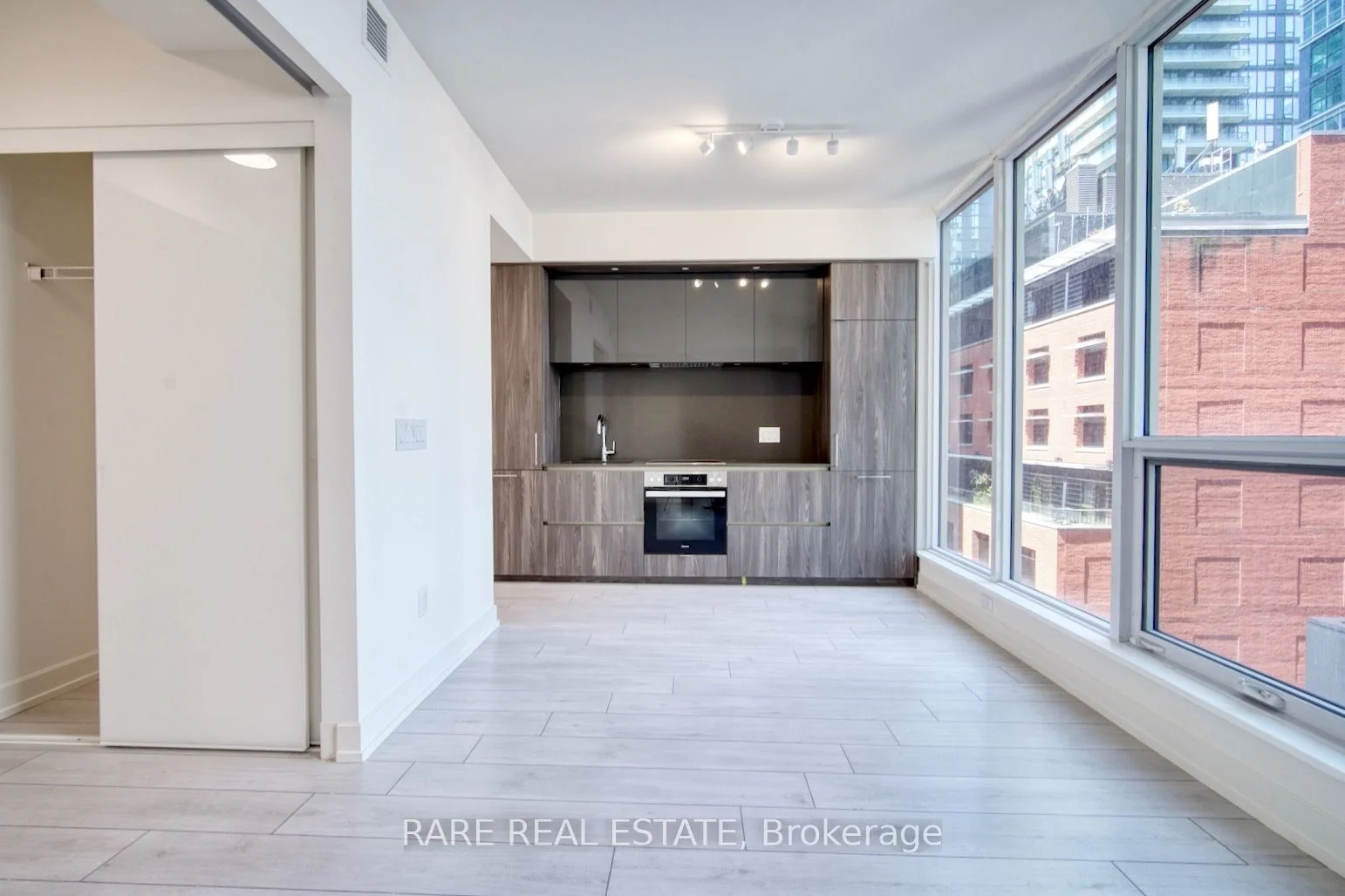 15 Mercer Street 619, Toronto C01, On M5v 0t8