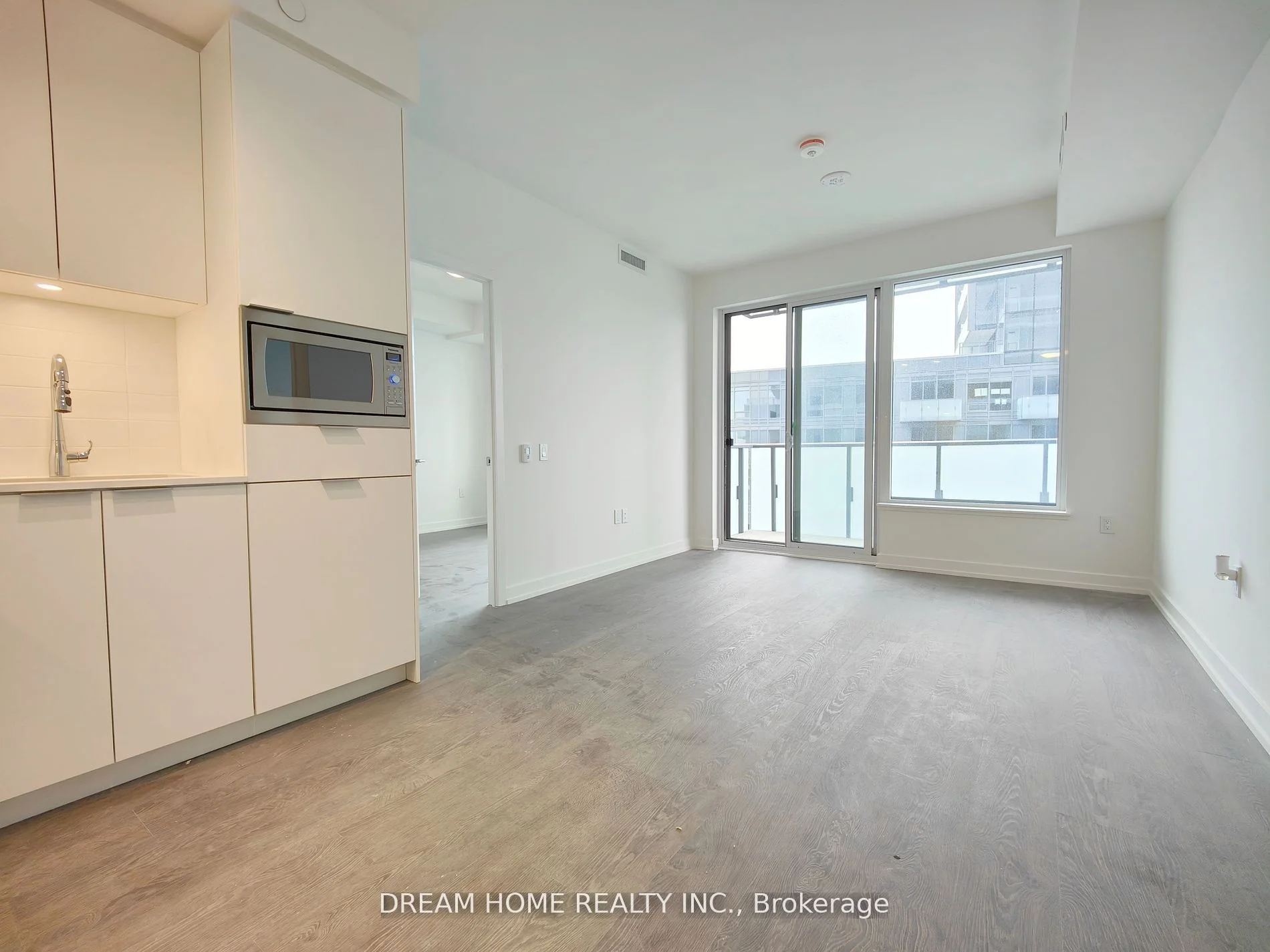 7 GOLDEN LION Heights N1006, Toronto C14, ON M2M 0C1