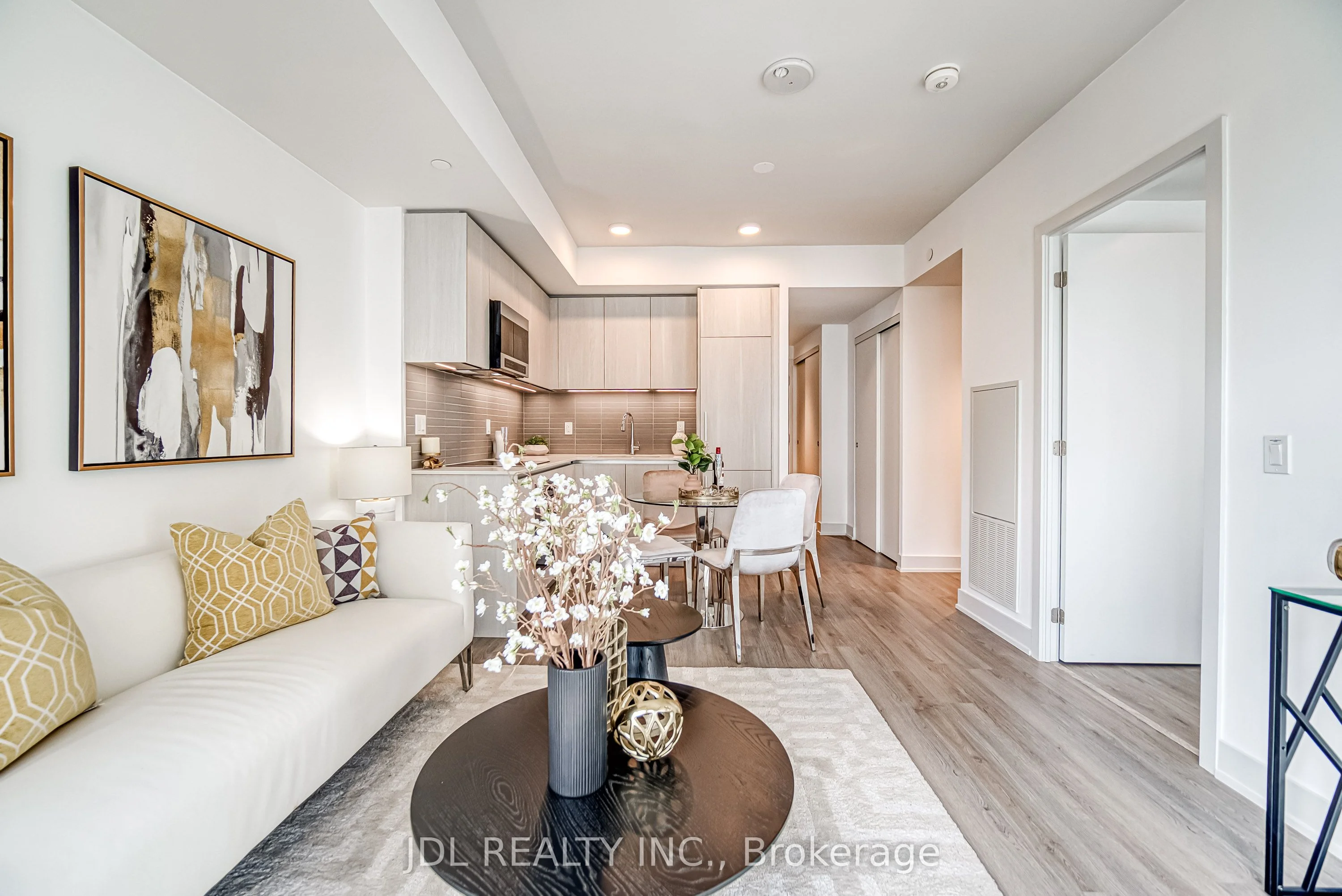 8 Cumberland Street 3105, Toronto C02, On M4w 0b6