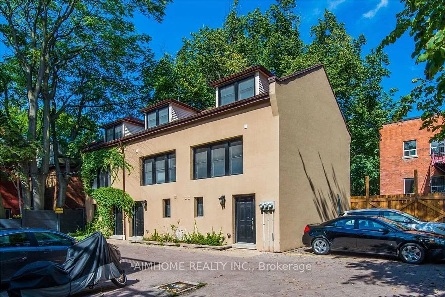 Condo Townhouse in Toronto