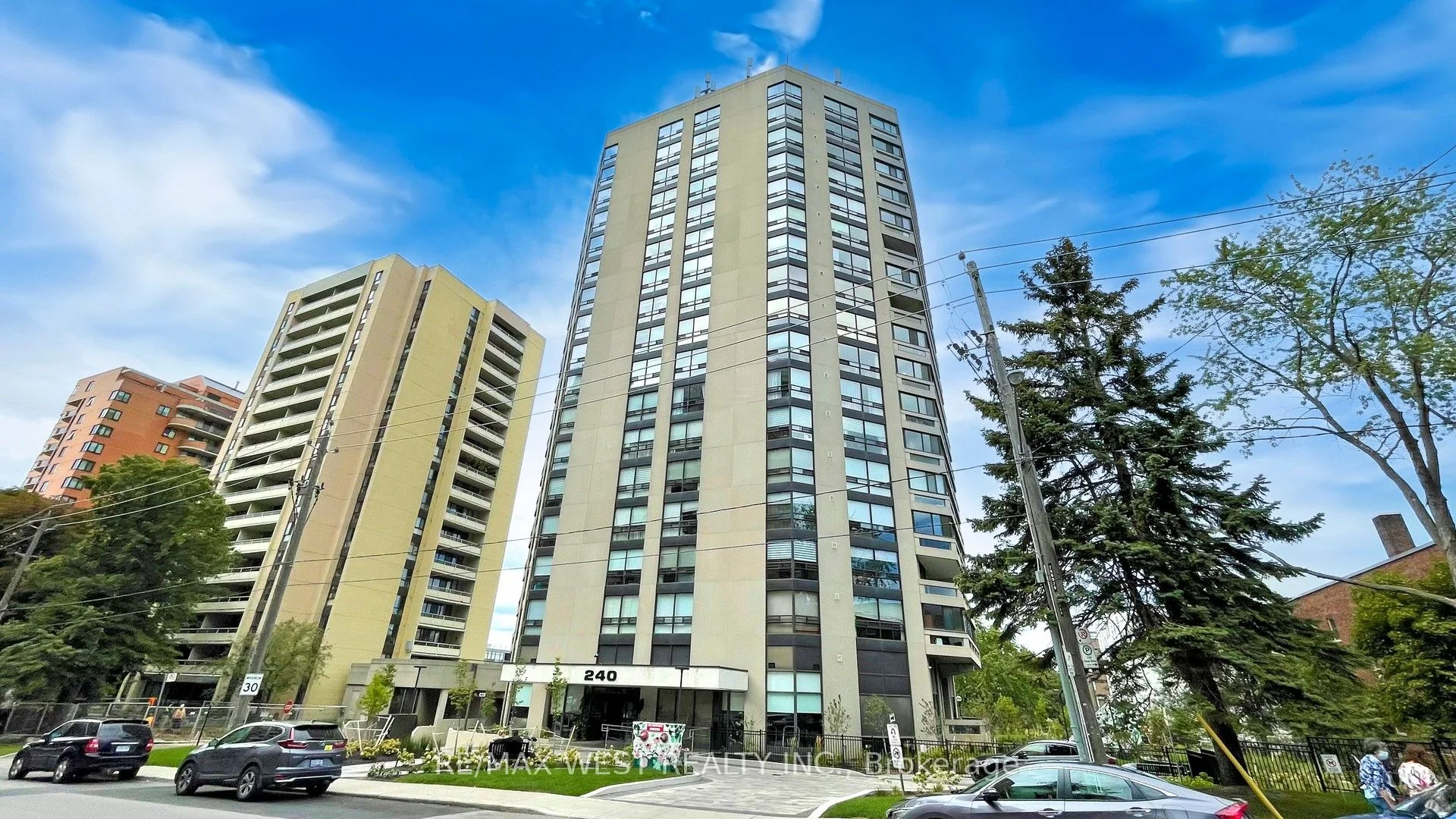 240 Heath Street W 801, Toronto C03, ON M5P 3L5