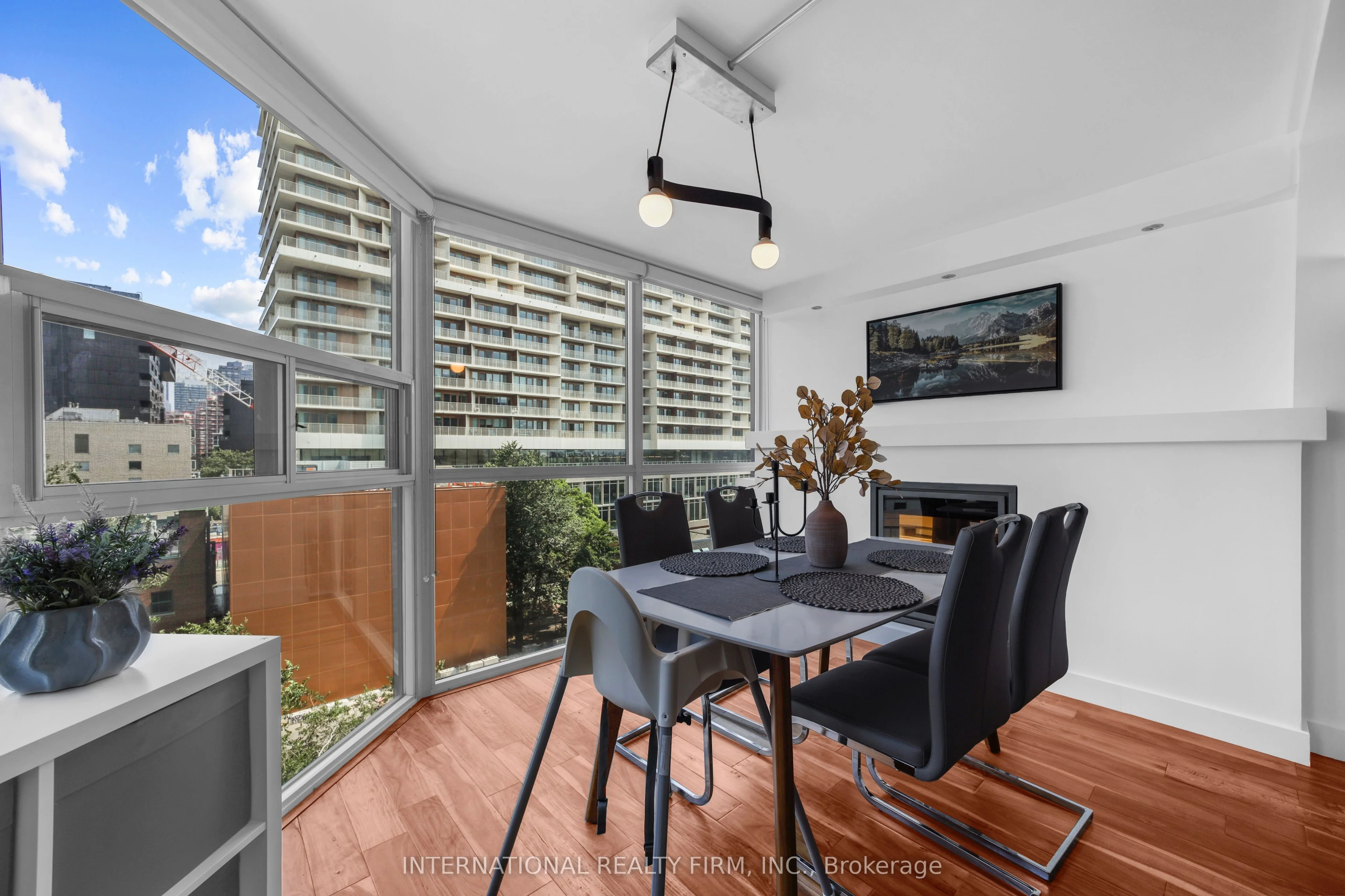 Condo Apartment in Toronto