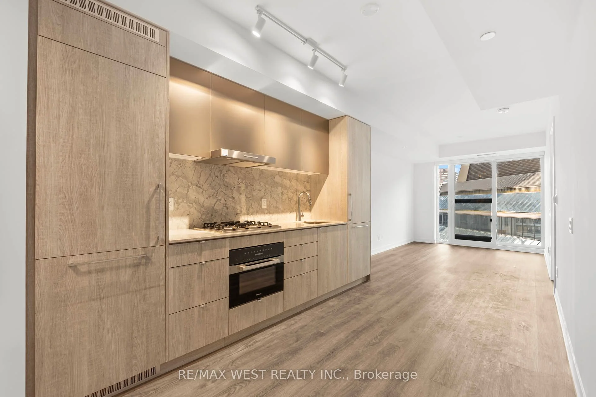 771 Yonge Street 906, Toronto C02, ON M4W 0B8