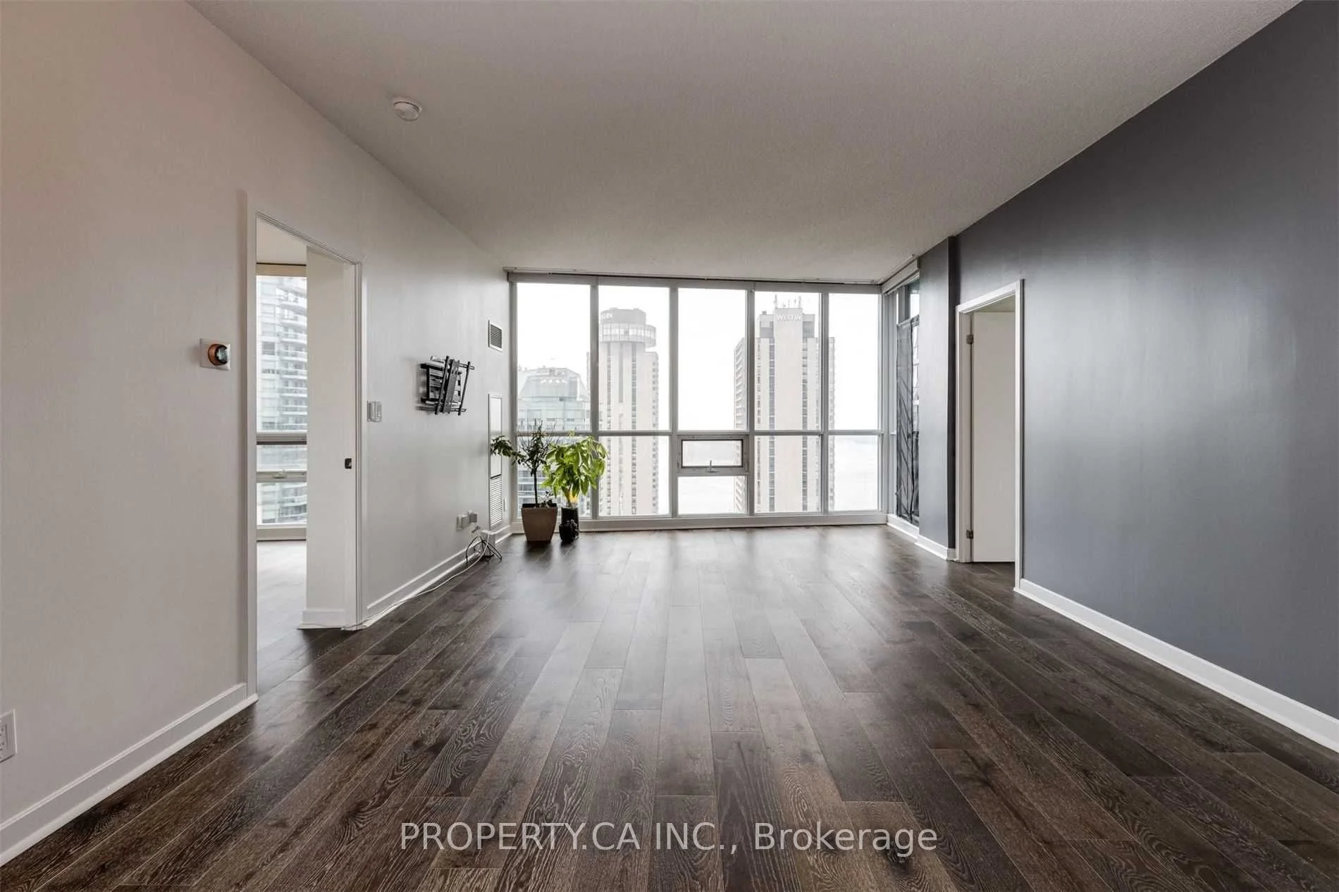 18 Harbour Street 2410, Toronto C01, ON M5J 2Z6