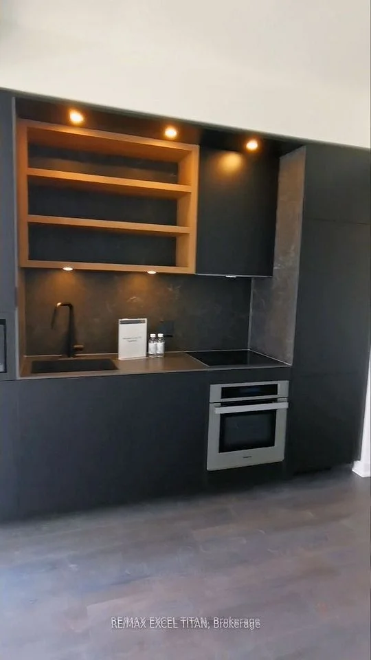 55 Charles Street E 816, Toronto C01, ON M4Y 0J1