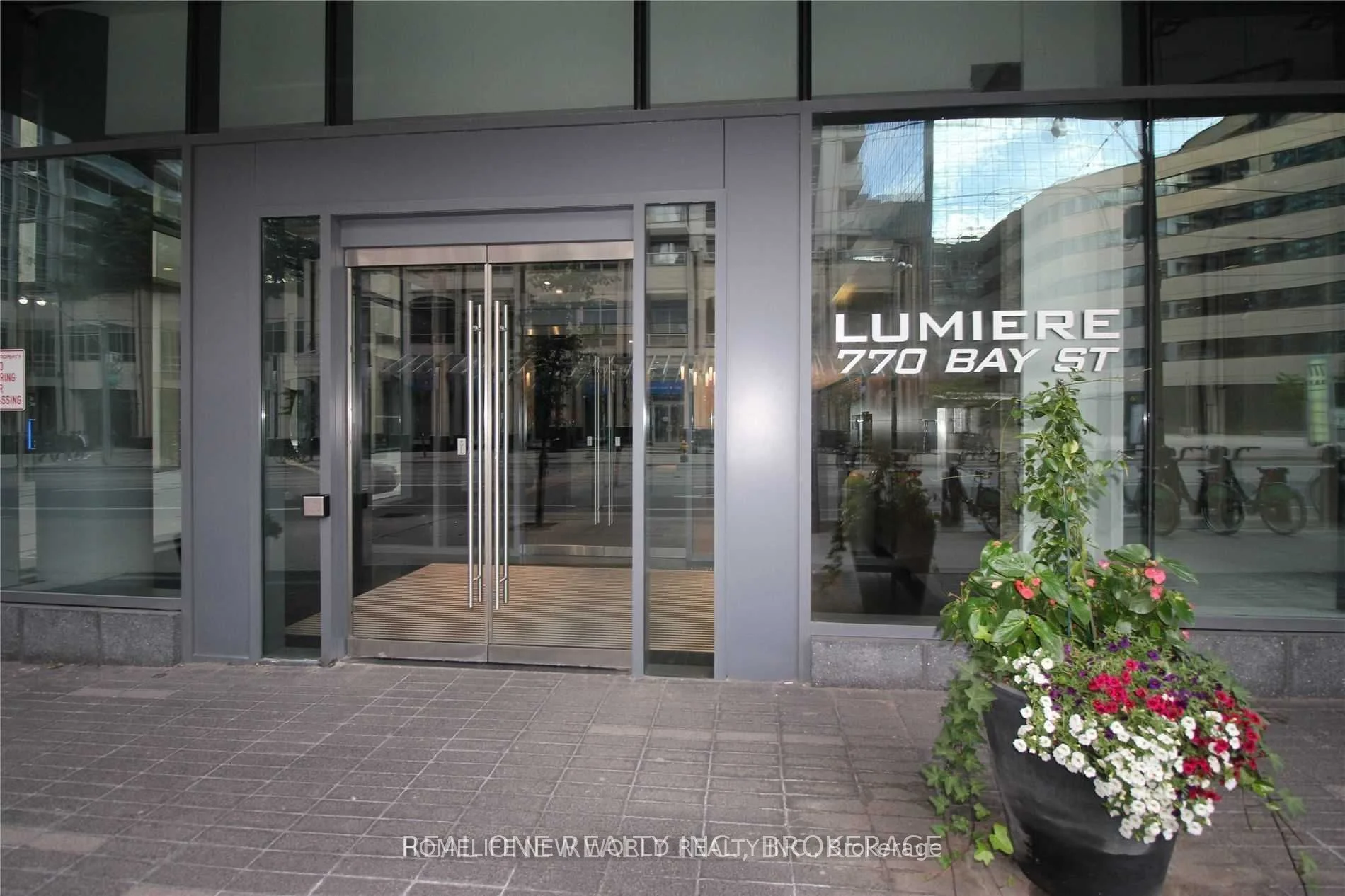 770 BAY Street 2202, Toronto C01, ON M5G 1N6