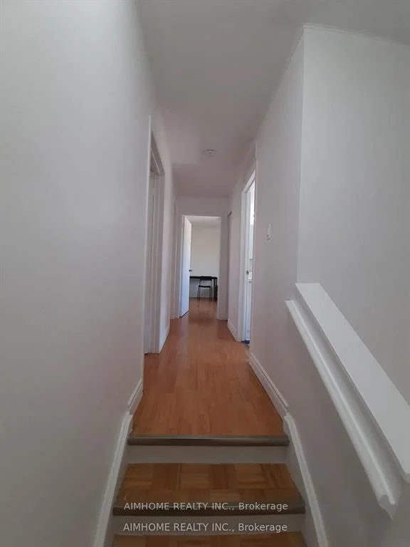 26 Courville Coachway Room4, Toronto C15, ON M2J 3V5