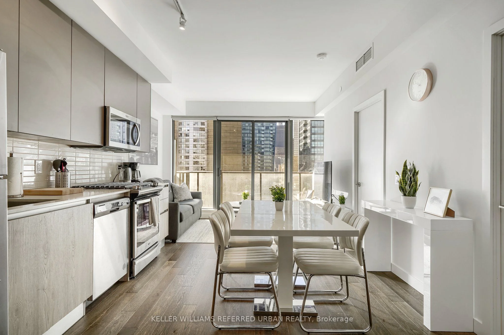 2A Church Street 1706, Toronto C08, ON M5E 0E1