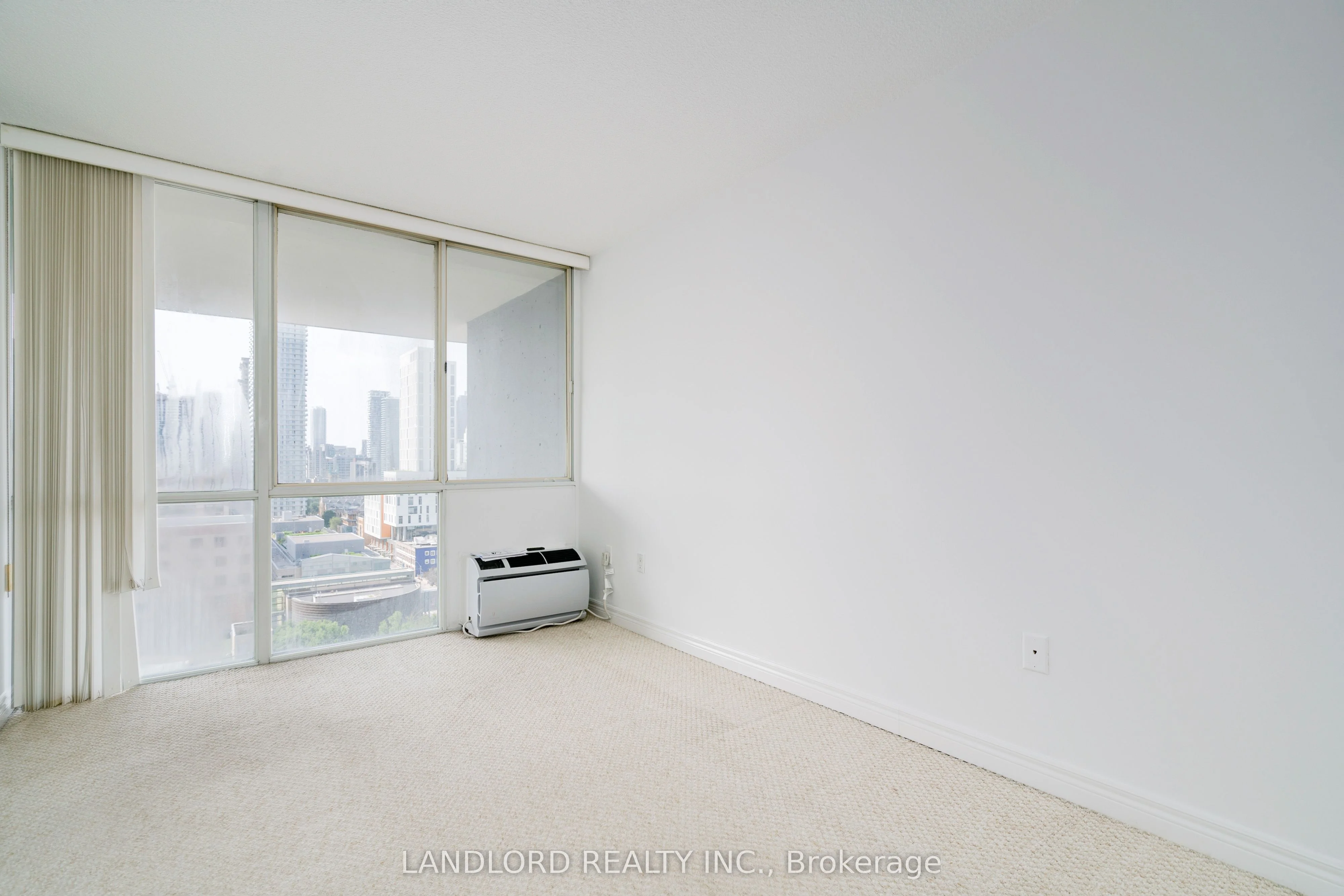 86 Gerrard Street 14E, Toronto C08, ON M5B 2J1