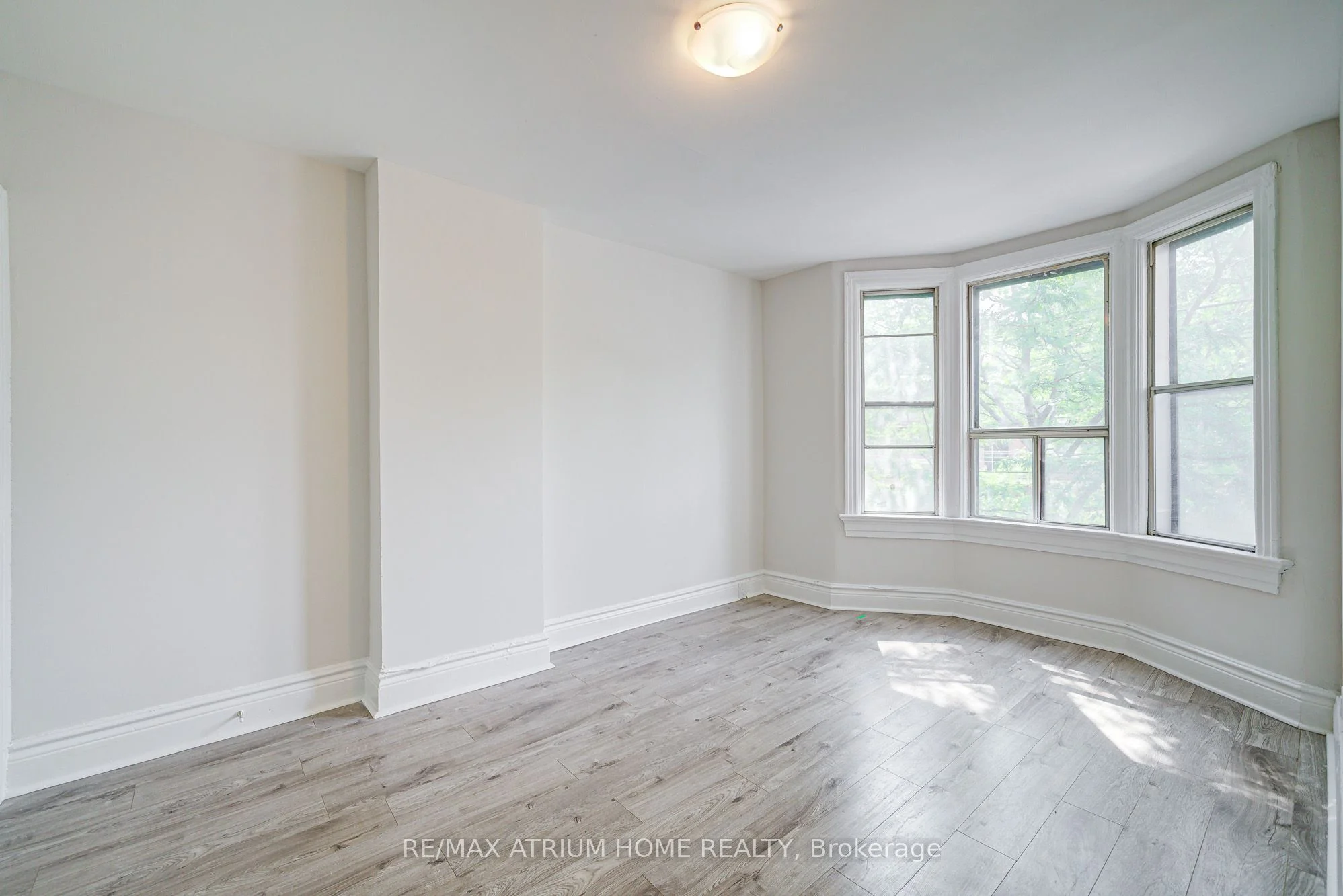 1000 Dundas Street W, Toronto C01, ON M6J 1W6