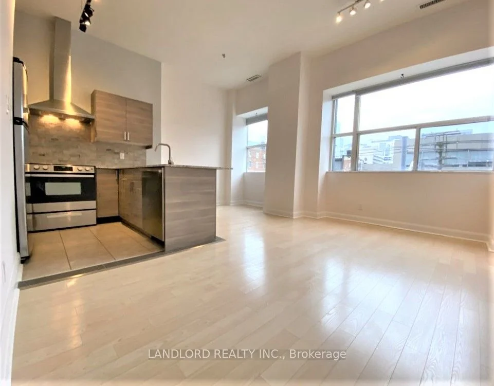 700 King Street W 212, Toronto C01, ON M5V 2Y6