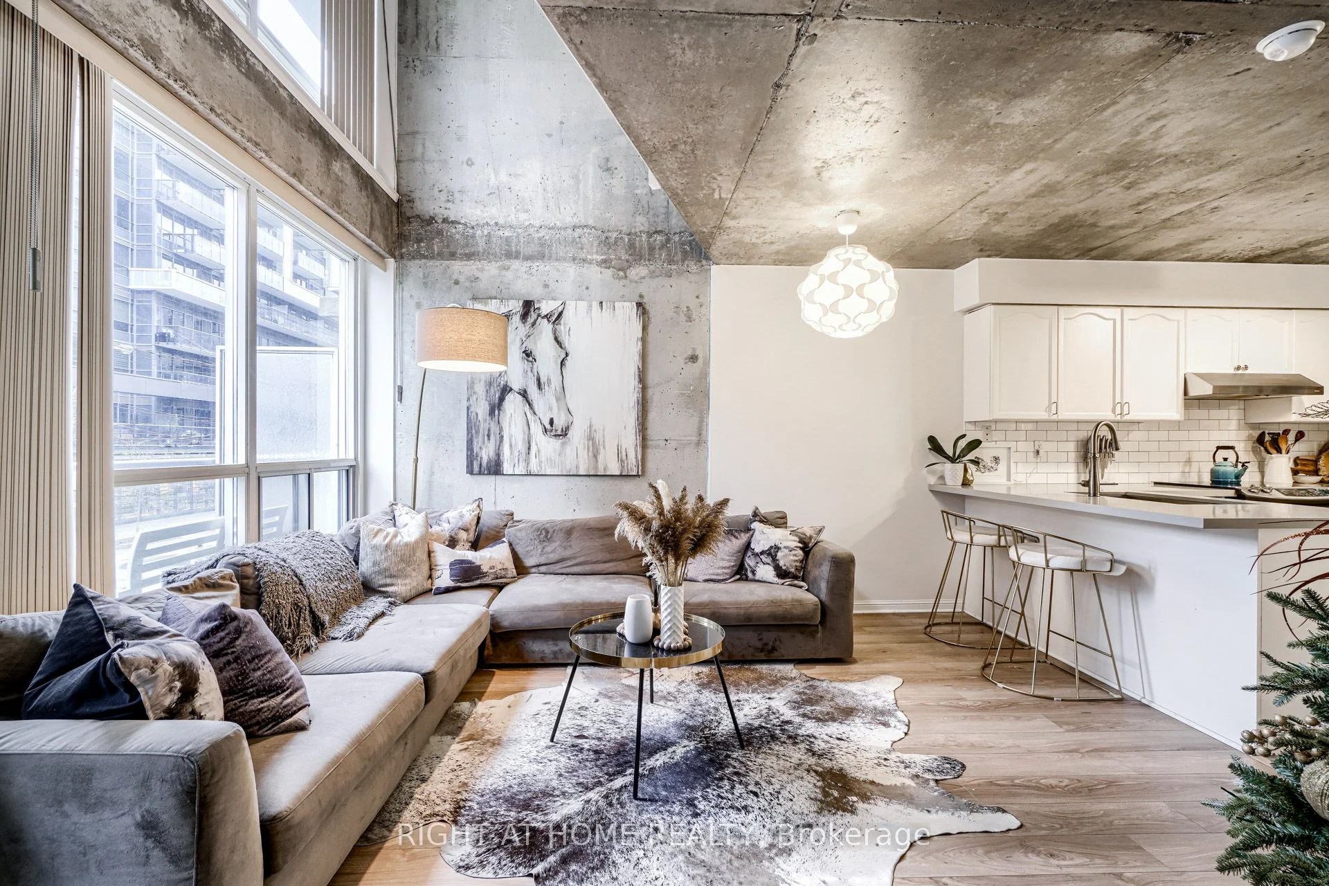 1029 King Street W 215, Toronto C01, ON M6K 3M9