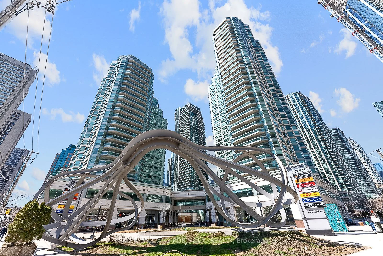 10 Yonge Street 3302, Toronto C01, ON M5E 1R4