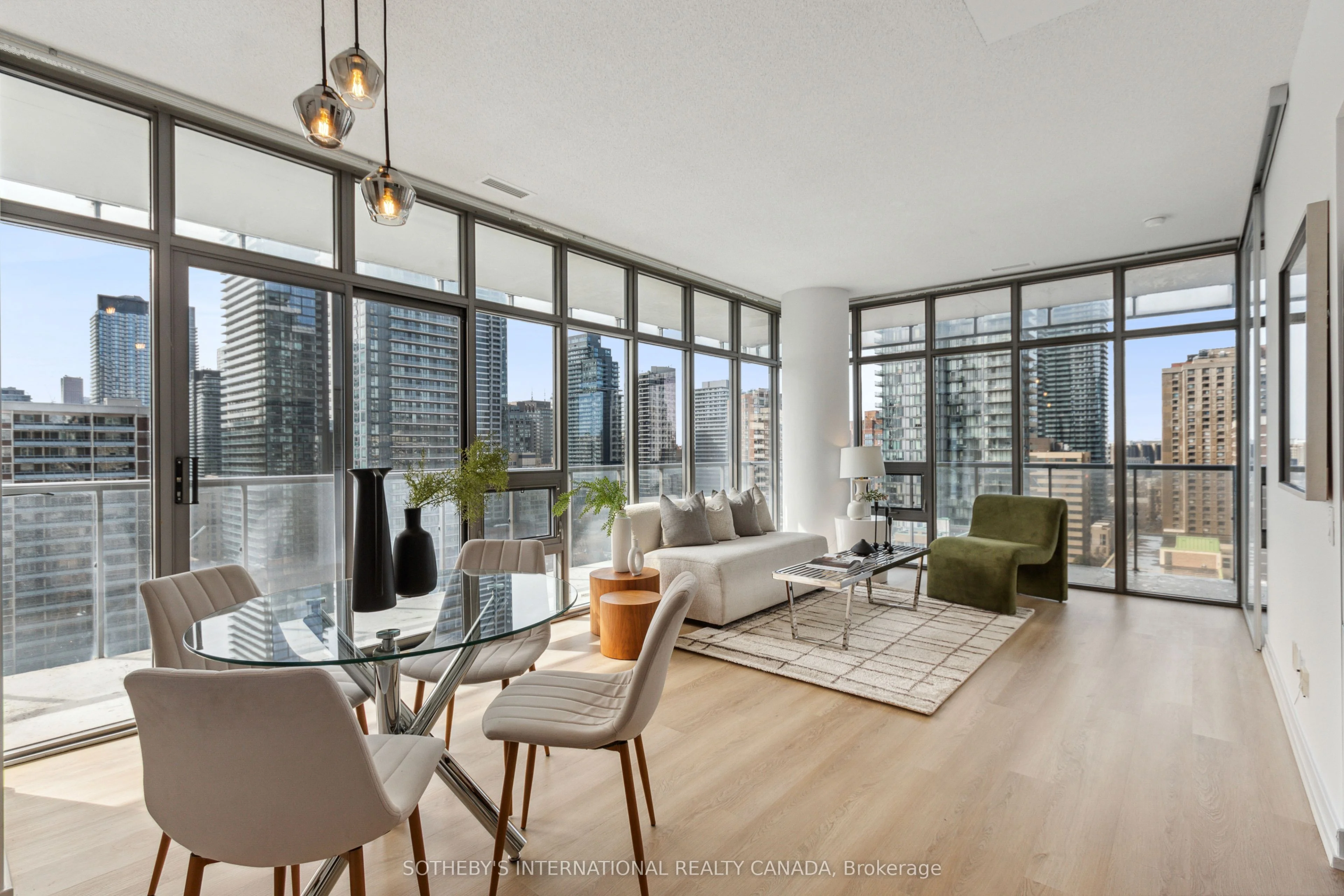33 Charles Street E 1605, Toronto C08, ON M4Y 0A2