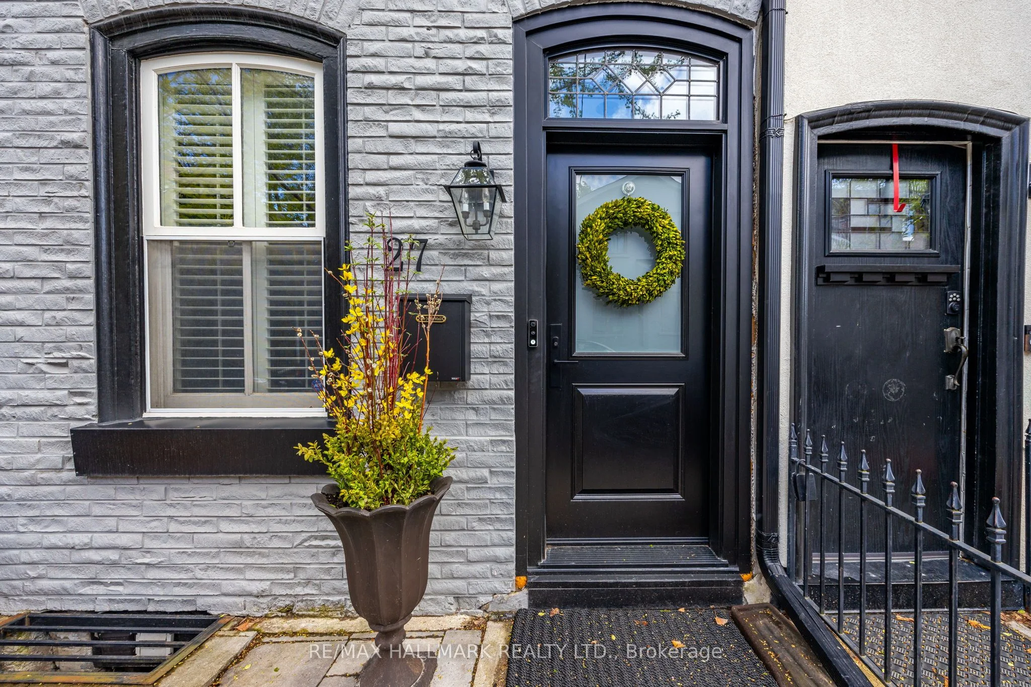 27 Bishop Street, Toronto C02, On M5r 1n3