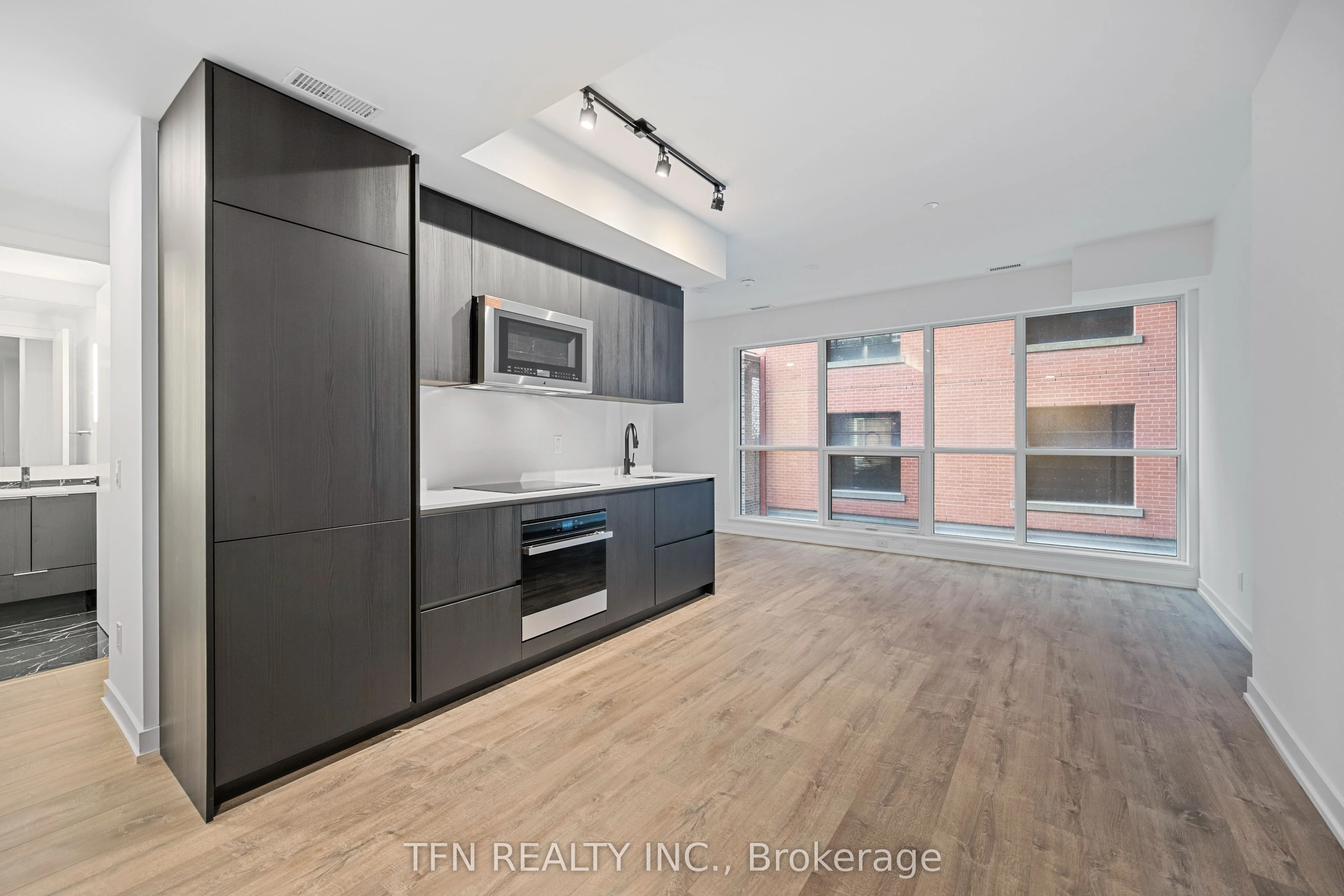 327 King Street W 301, Toronto C01, ON M5V 0W7