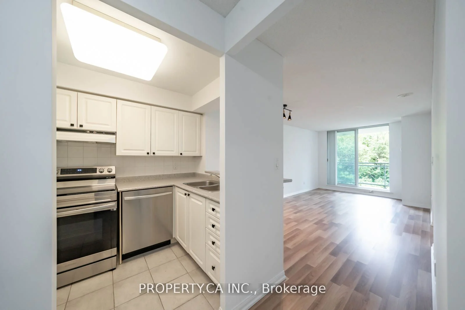 398 Eglinton Avenue E 603, Toronto C10, ON M4P 3H8