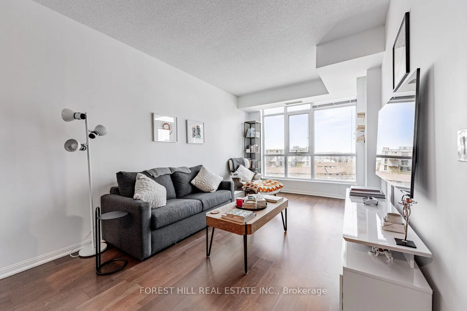 21 Grand Magazine Street 816, Toronto C01, ON M5V 1B5