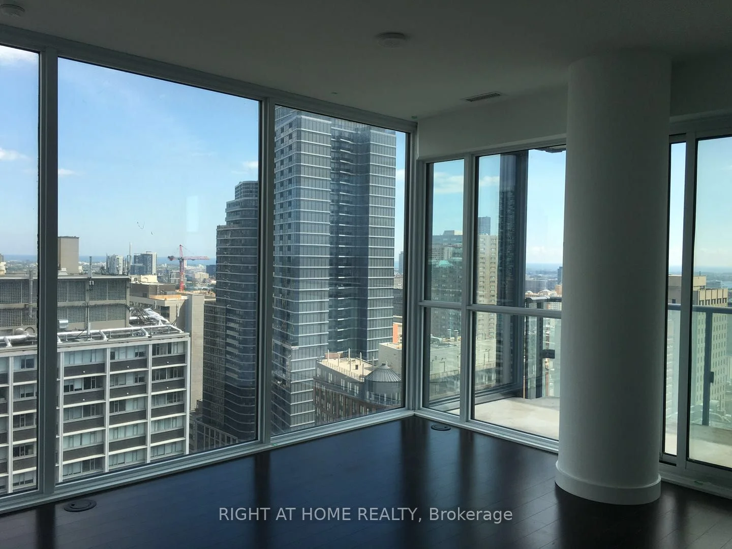 15 Grenville Street 2310, Toronto C01, On M4y 0b9