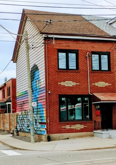 Duplex in Toronto