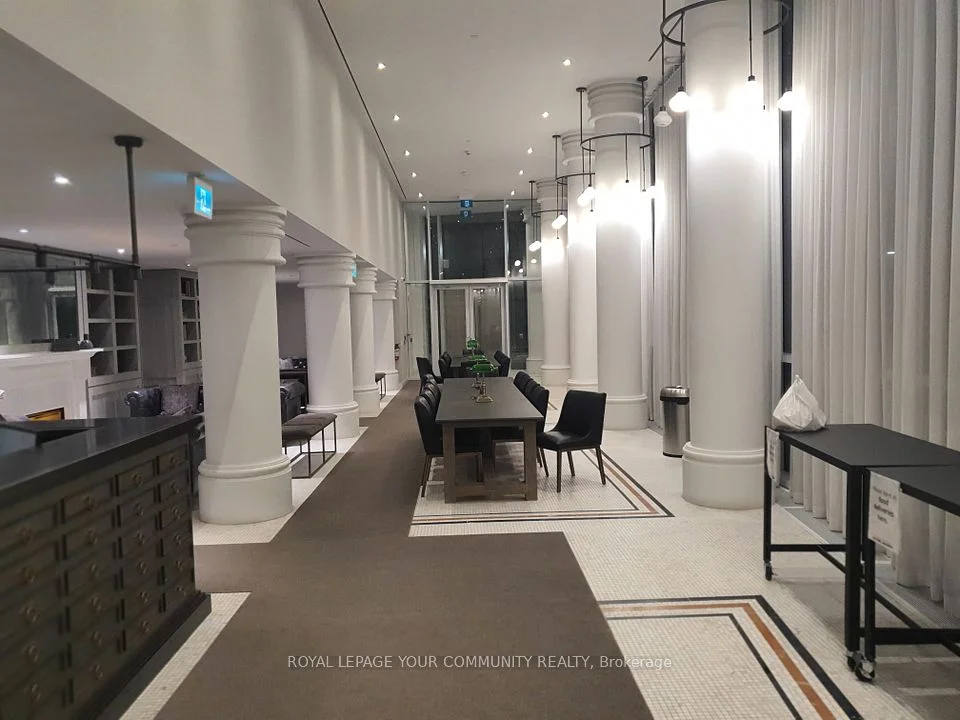 33 Helendale Avenue 715, Toronto C03, ON M4R 0A4