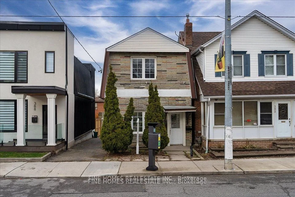 390 Oakowood Avenue Main, Toronto C03, ON M6E 2W3