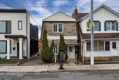 Duplex in Toronto