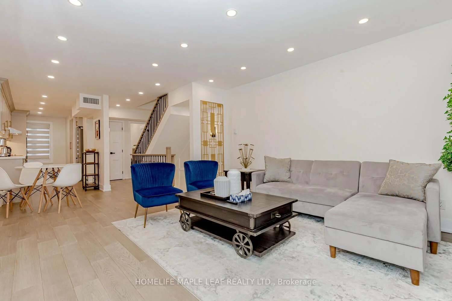 56 St Nicholas Street, Toronto C01, On M4y 1w7