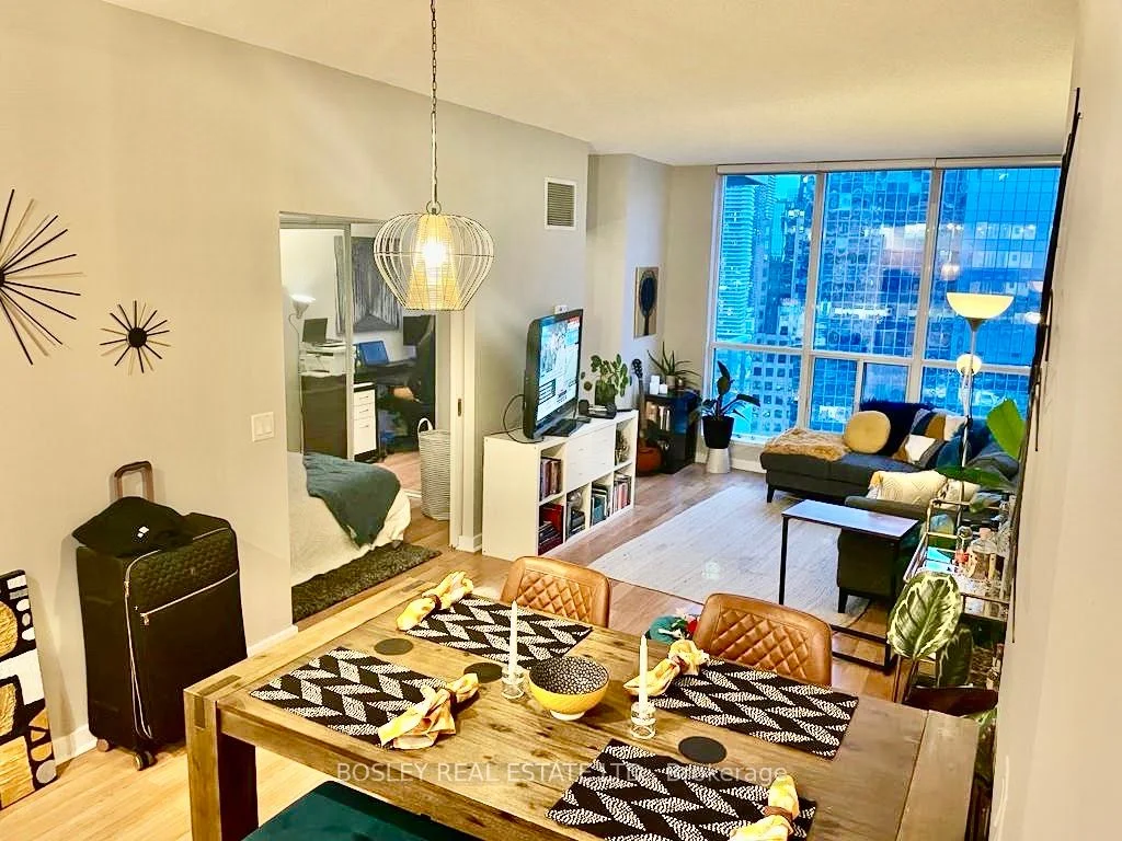 8 York Street 2903, Toronto C01, On M5j 2y2