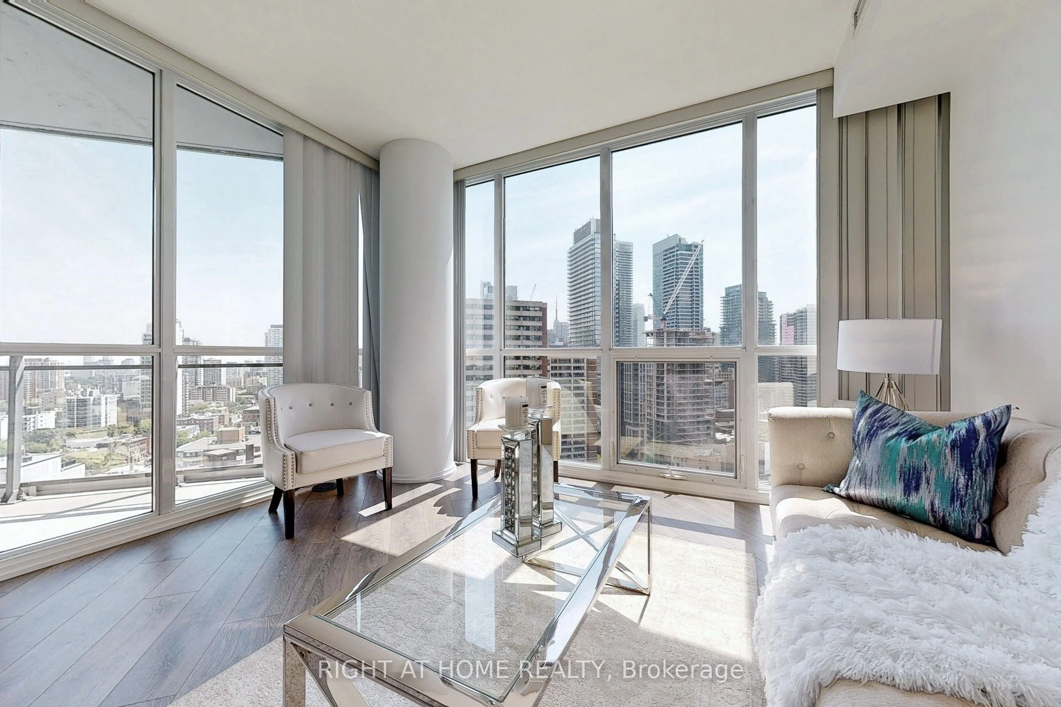 45 Charles Street E 2201, Toronto C08, ON M4Y 0B8