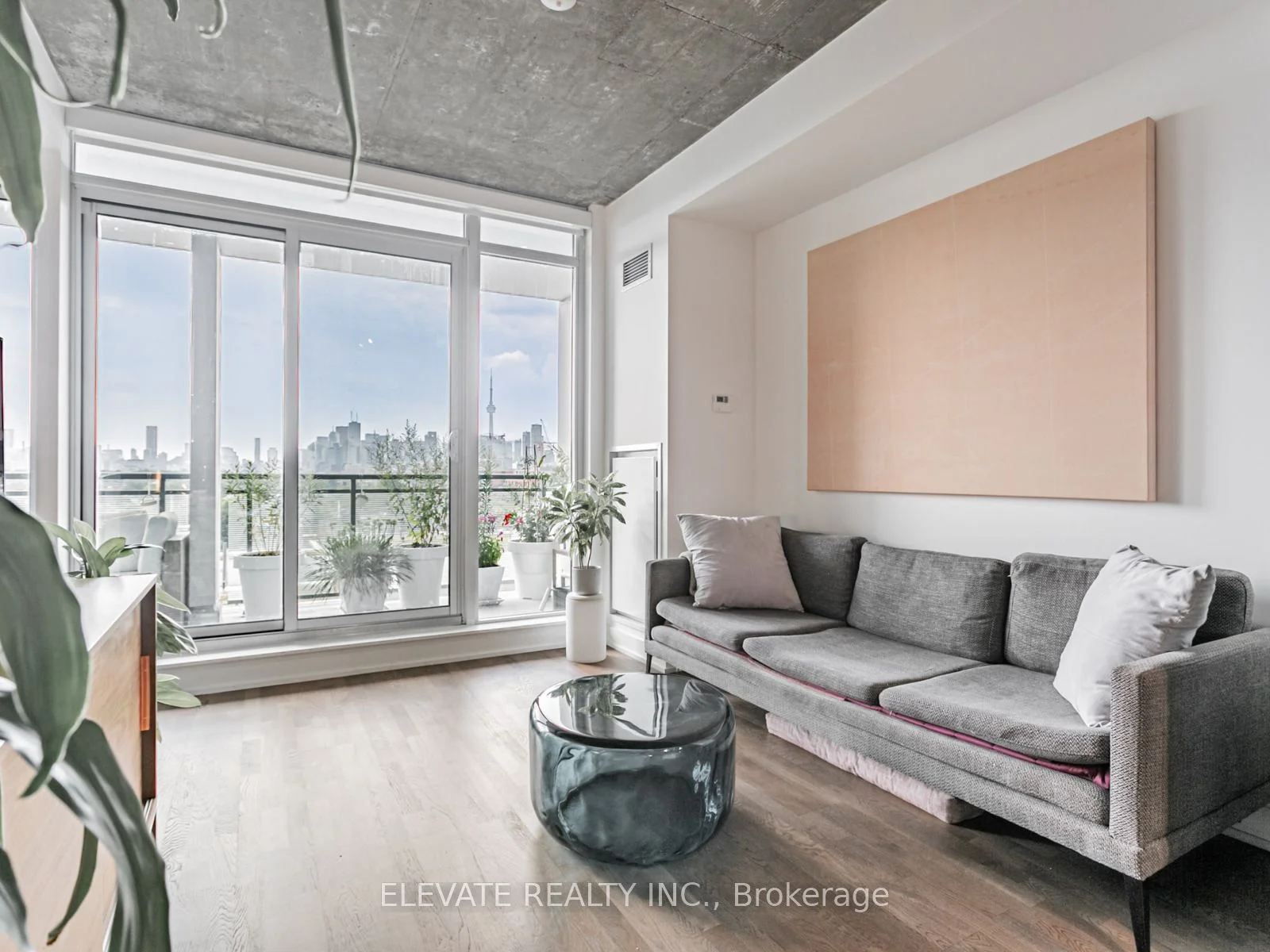 20 Minowan Miikan Lane 924, Toronto C01, ON M6J 0E5