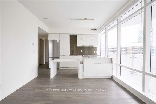 1 Bloor Street E 3710, Toronto C08, ON M4W 0A8
