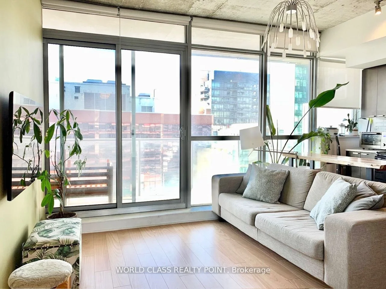 375 King Street 1501, Toronto C01, ON M5H 2R1