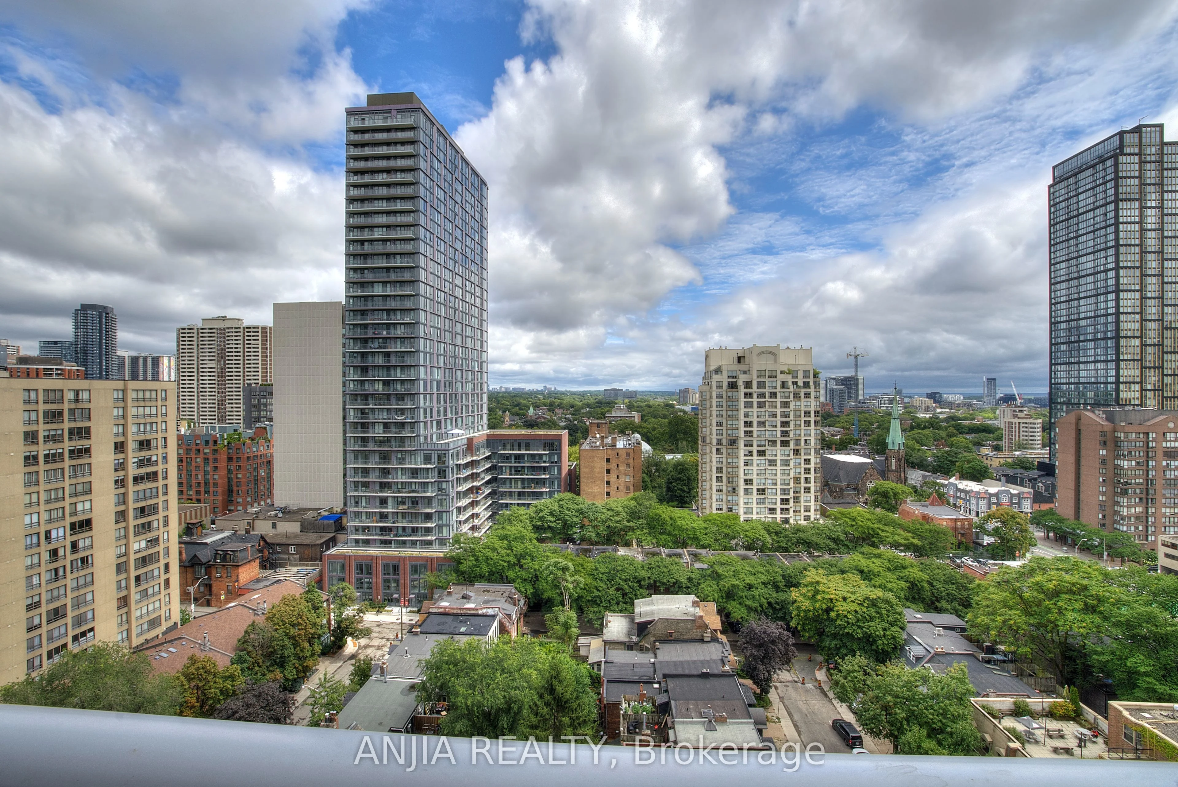 365 Church Street 1608, Toronto C08, On M5b 1z9