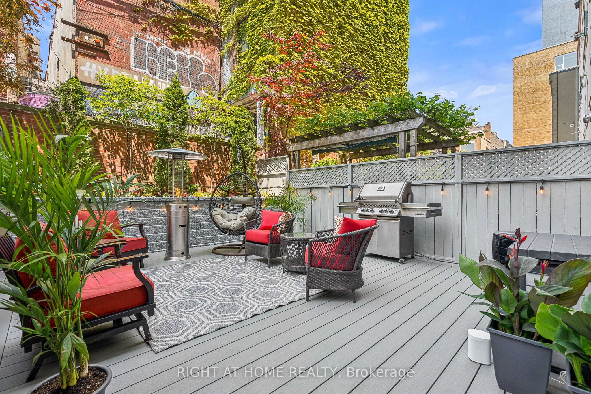 500 Richmond Street W 118, Toronto C01, ON M5V 1Y2