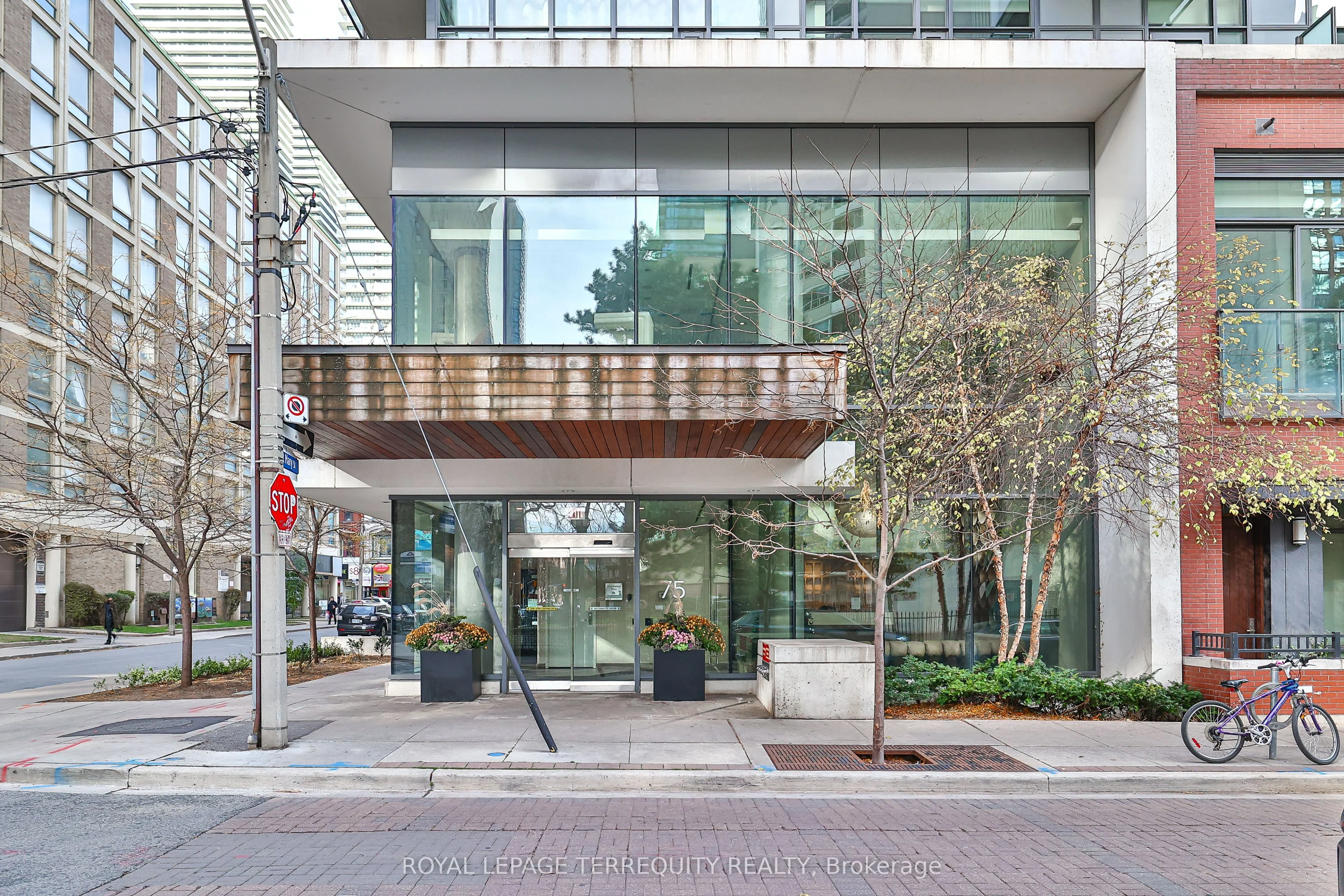 75 St Nicholas Street 1609, Toronto C01, ON M4Y 0A5
