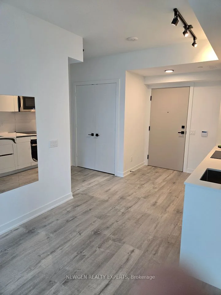 327 King Street W 1504, Toronto C01, ON M5V 1J5