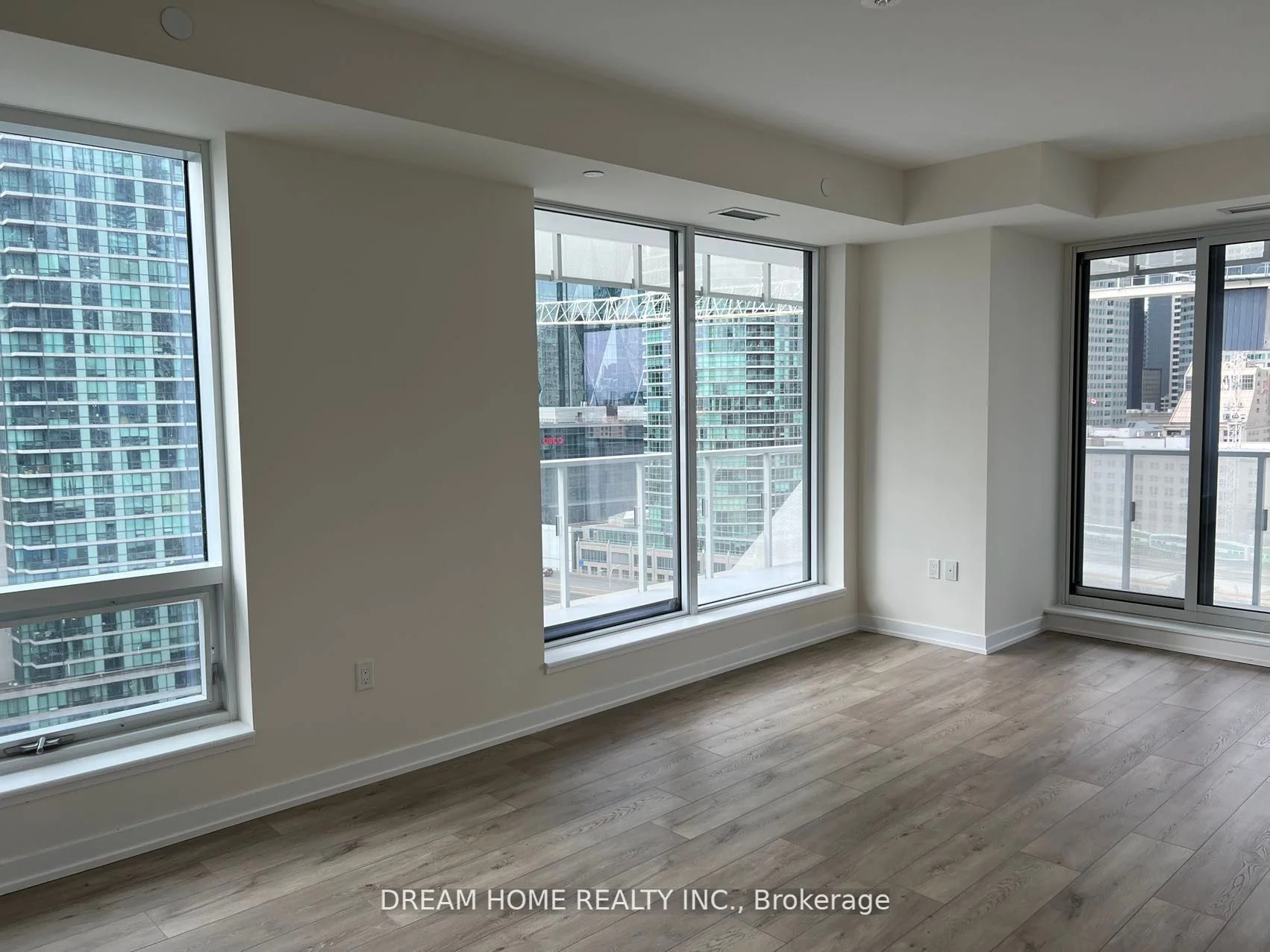 28 Freeland Street 1304, Toronto C01, On M5e 0e3