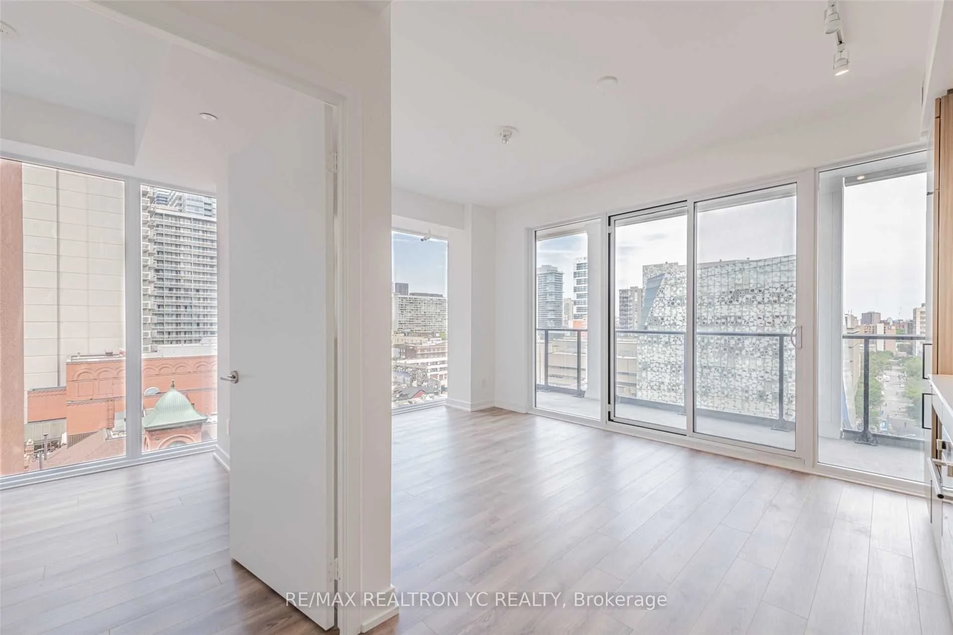 20 Edward Street 717, Toronto C01, ON M5G 0C5