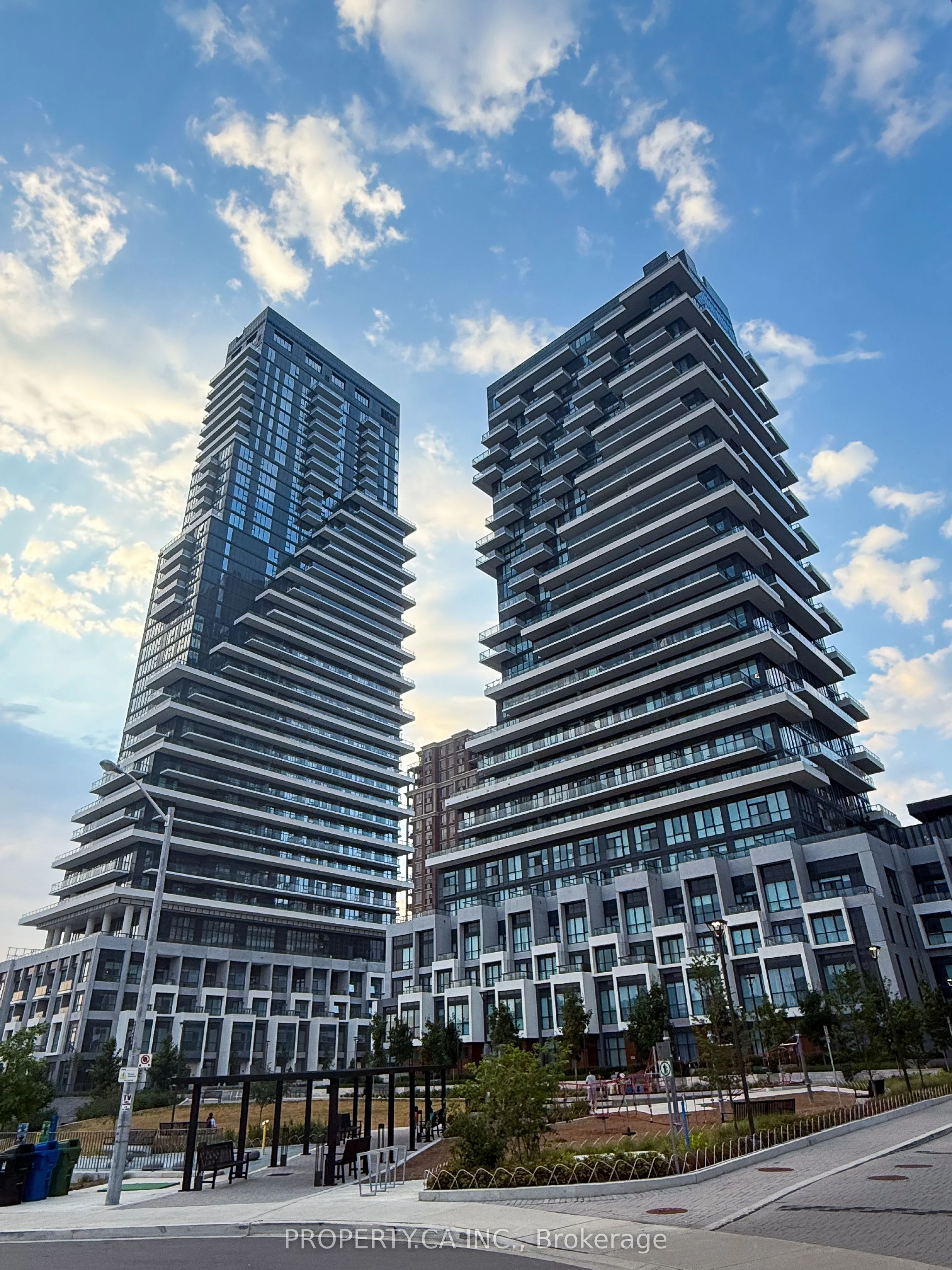 30 Inn on the Park Drive 3104, Toronto C13, ON M3C 0P7