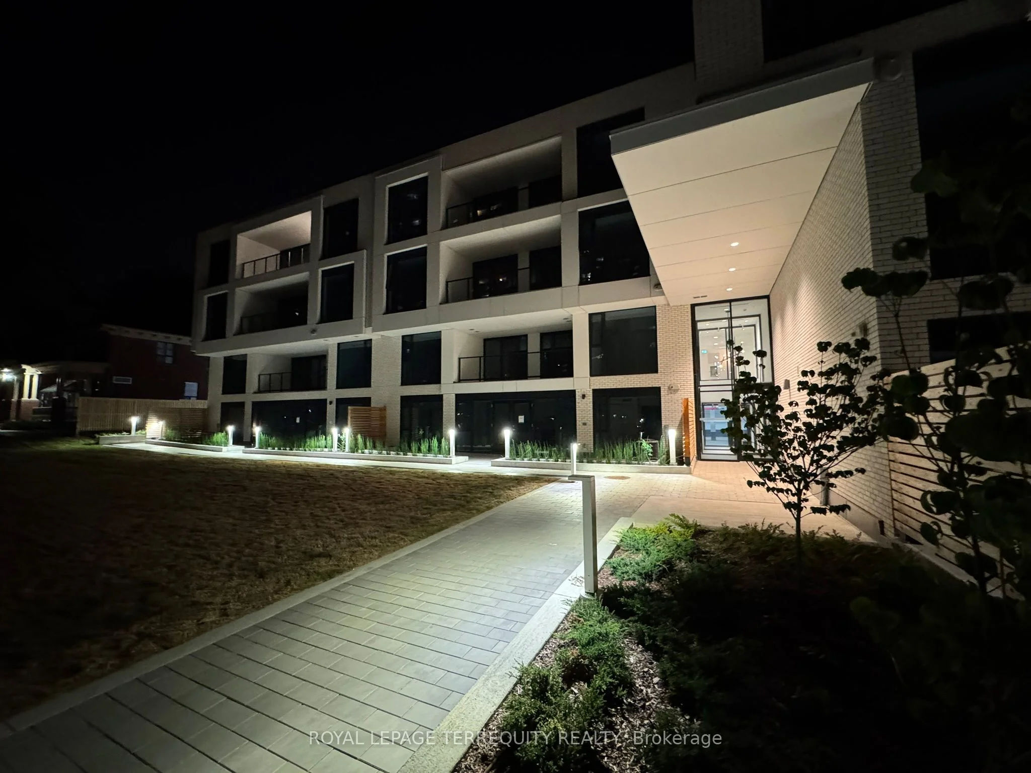 200 Keewatin Avenue 301, Toronto C03, ON M4P 1Z8