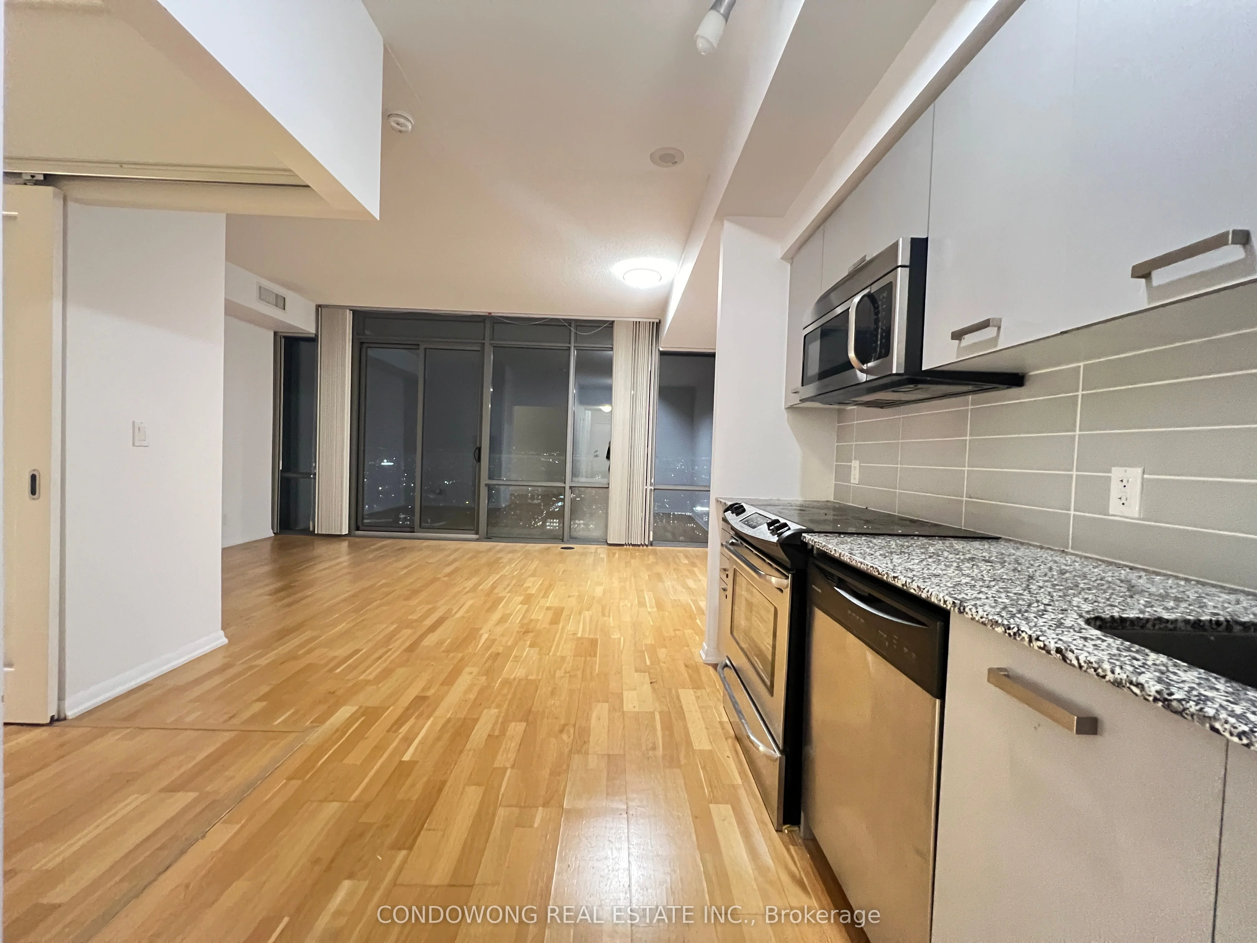 832 Bay Street 4201, Toronto C01, On M5s 1z6