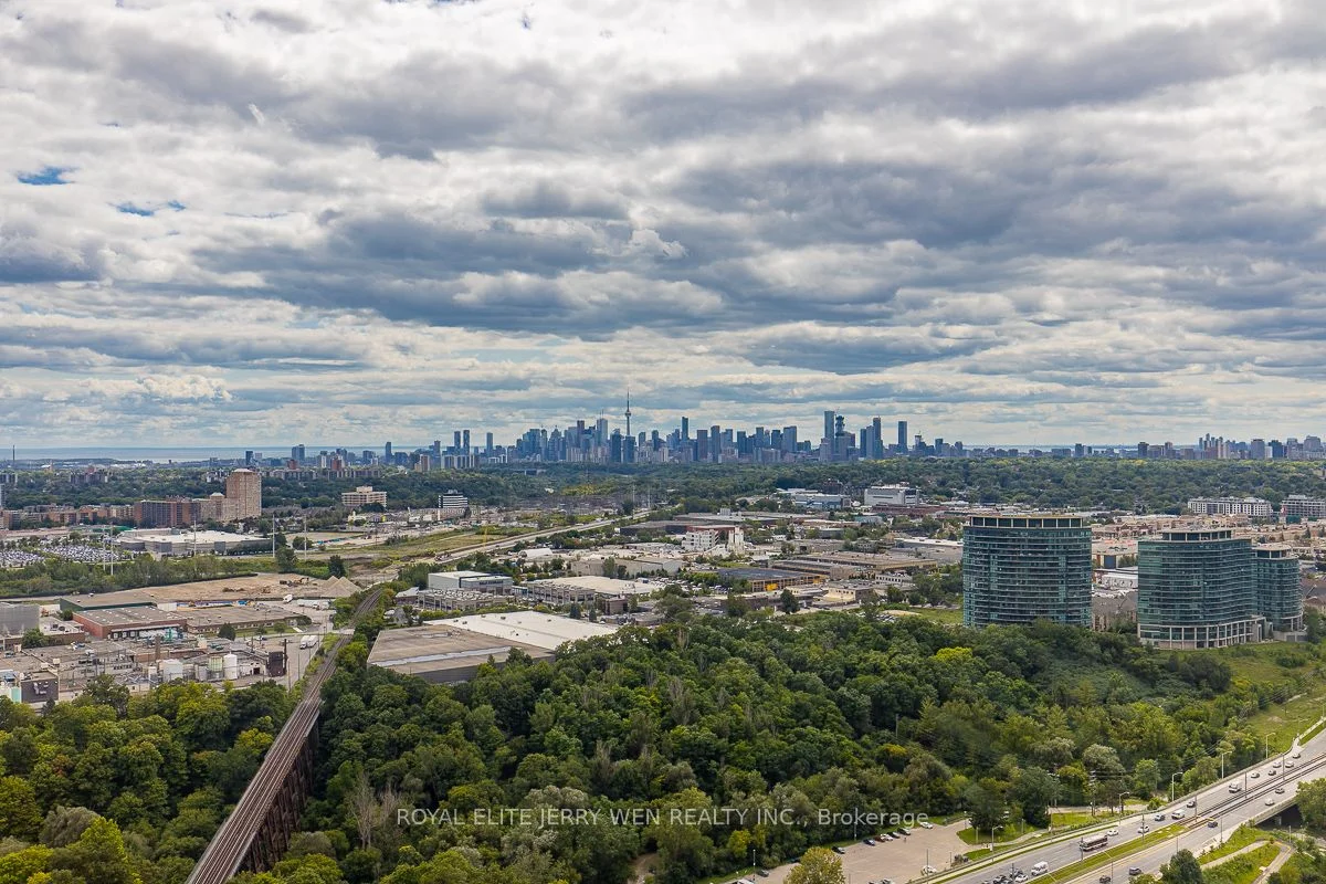 30 Inn On The Park Drive 3410, Toronto C13, ON M3C 0P7