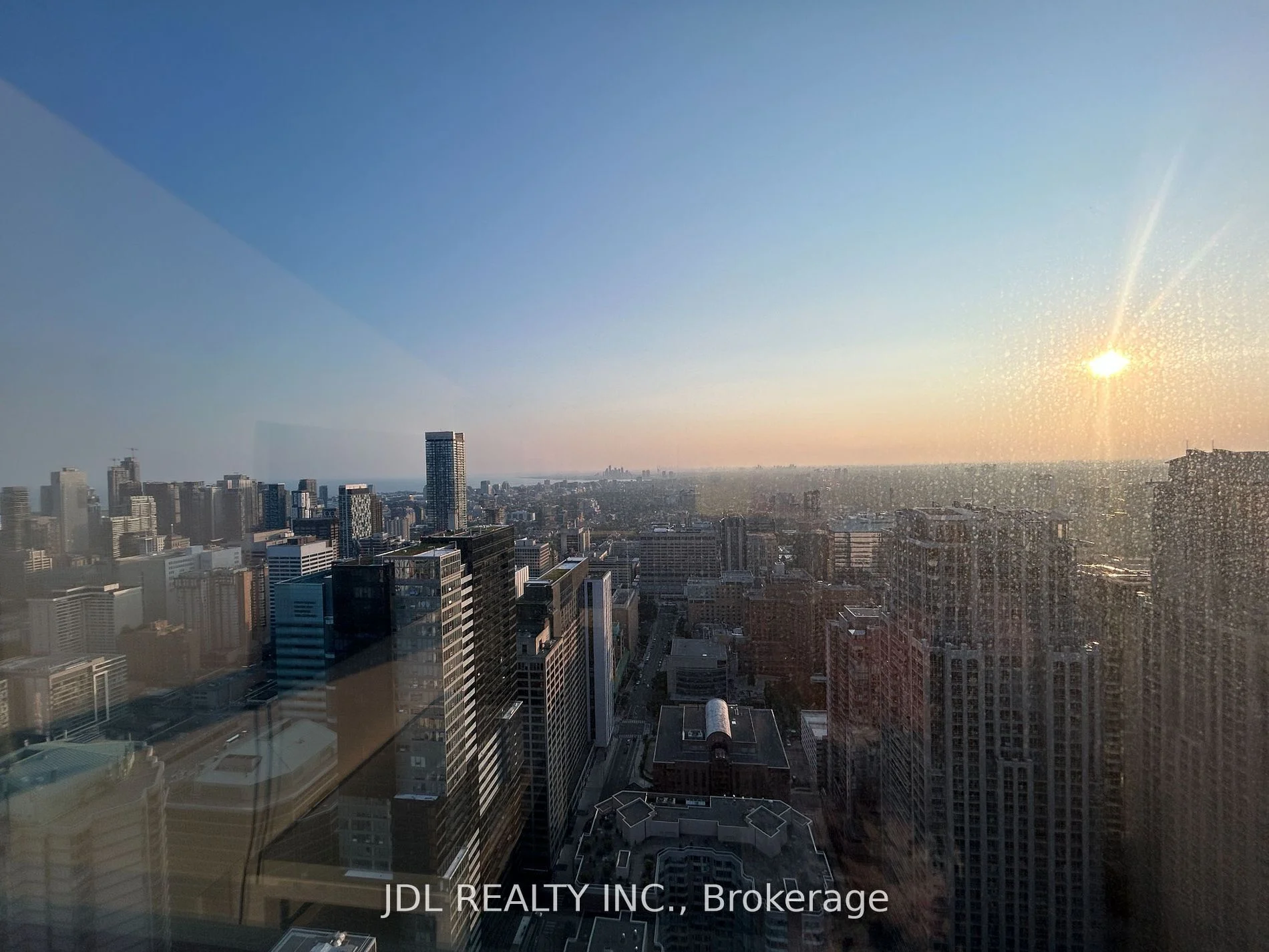 386 Yonge Street 5012, Toronto C01, On M5b 0a5