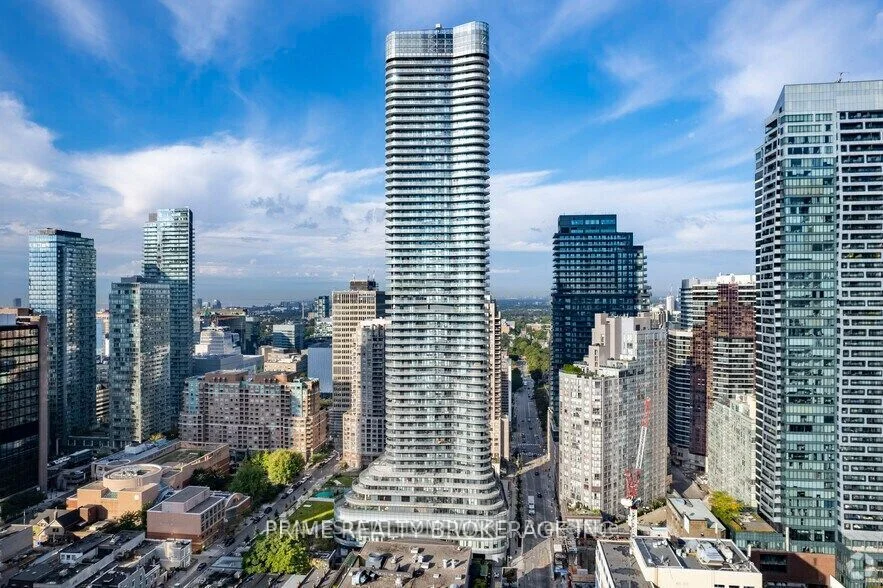 11 Wellesley Street W 1711, Toronto C01, ON M4Y 1E8