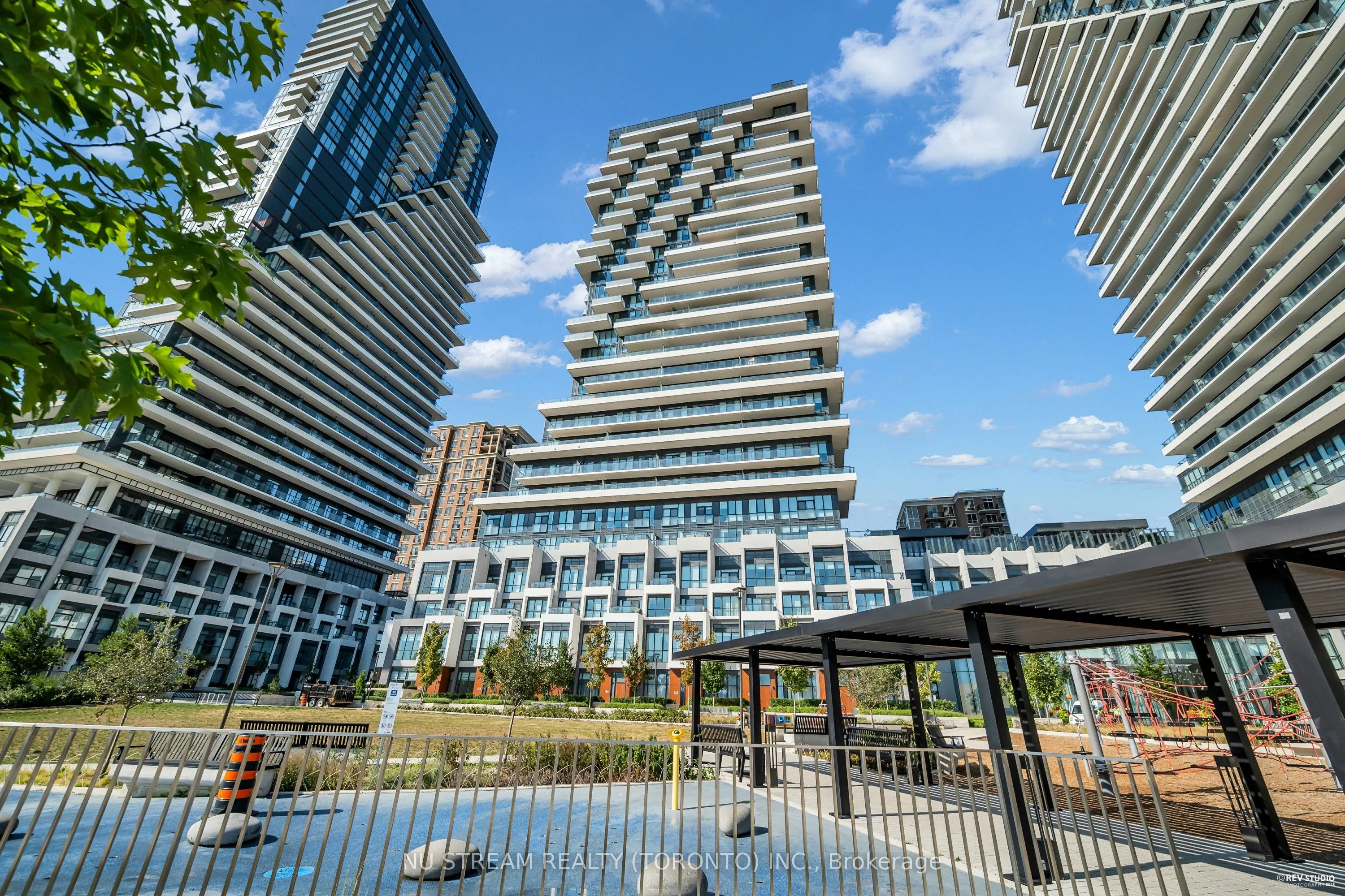 20 Inn On The Park Drive 330, Toronto C13, On M3c 0p8