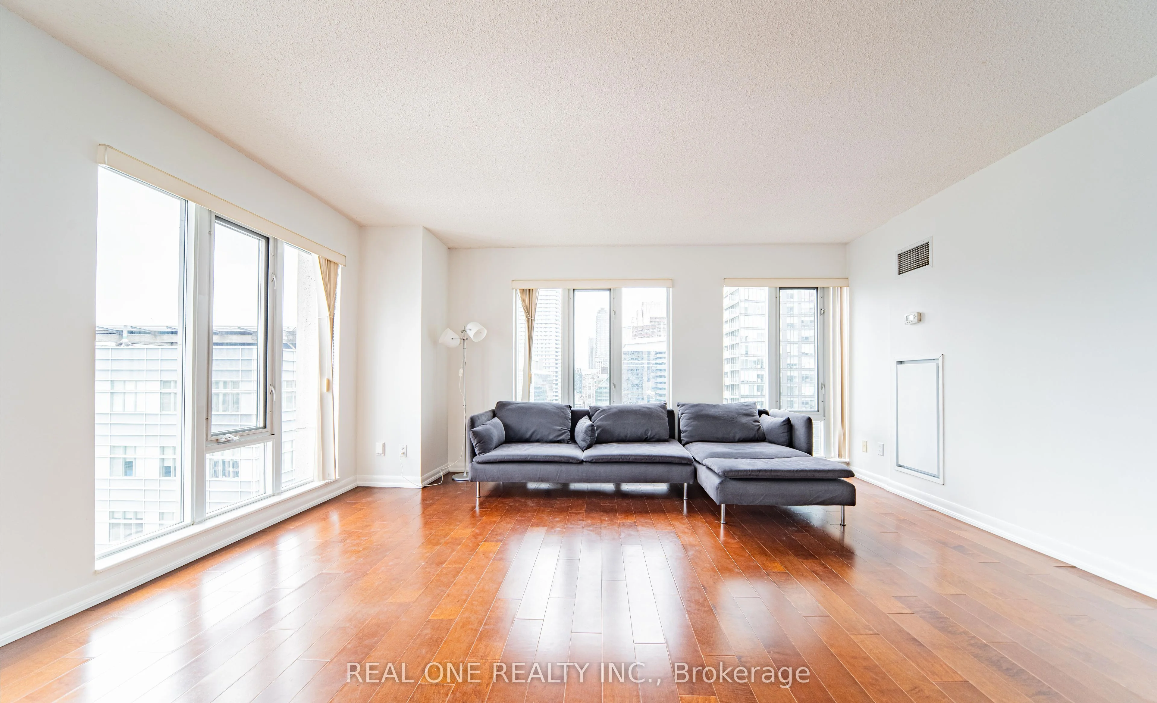 210 Victoria Street 2404, Toronto C08, ON M5B 2R3