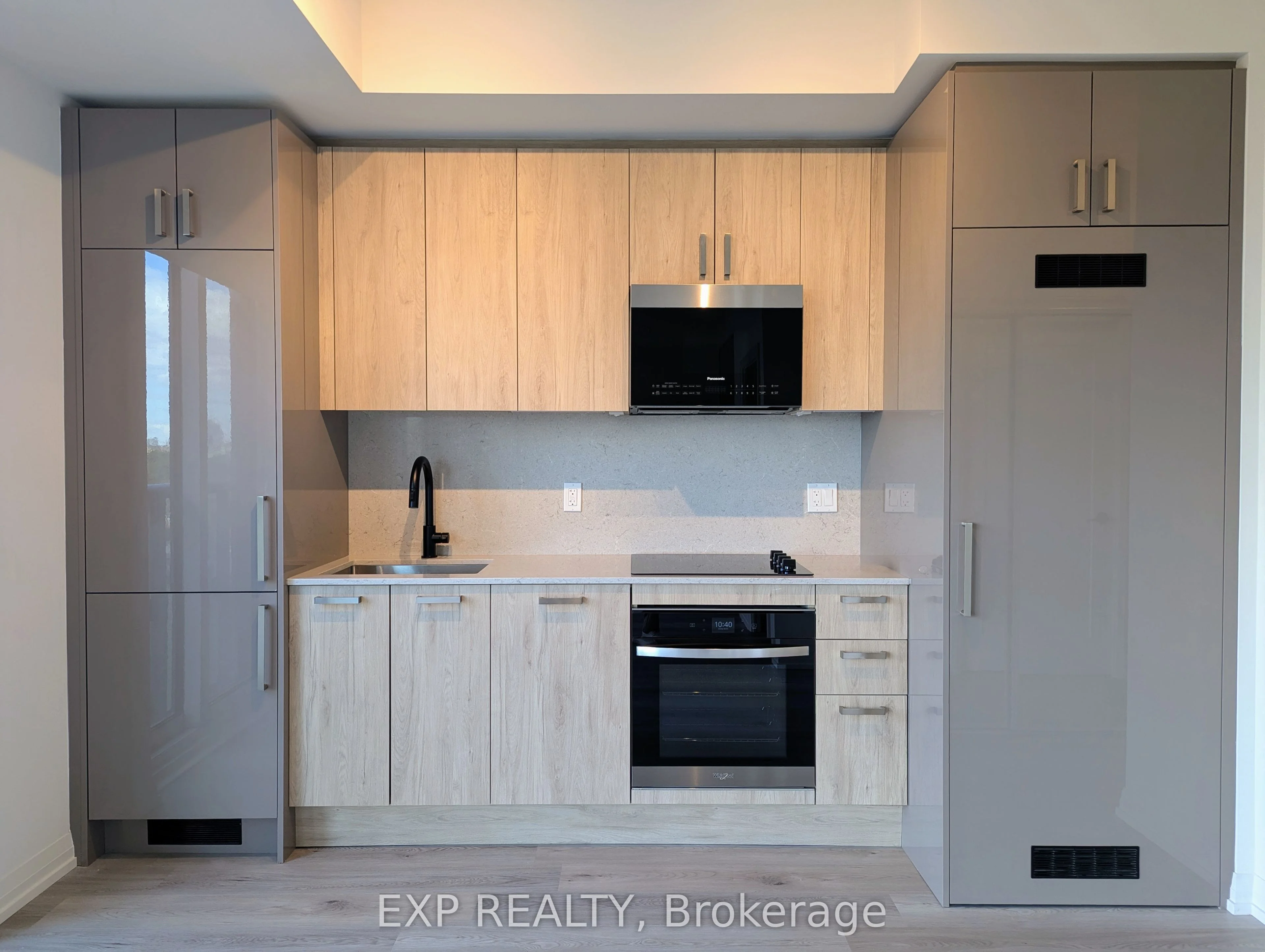 280 Dundas Street W 814, Toronto C01, ON M5T 1V4